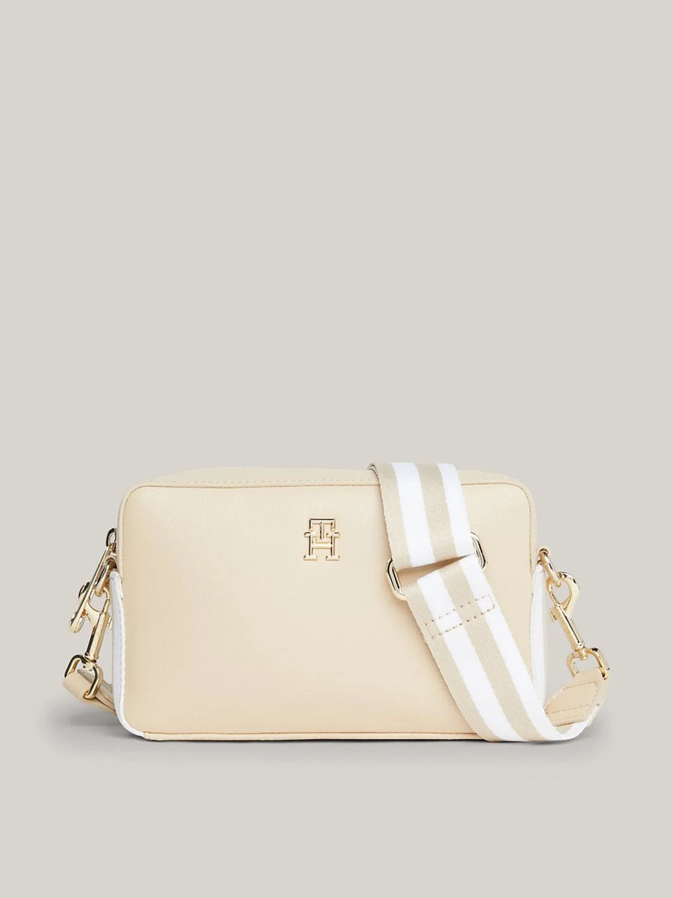 Сумки Tommy Hilfiger модель AW0AW15724-AES Сумки Tommy Hilfiger модель AW0AW15724-AES Фото