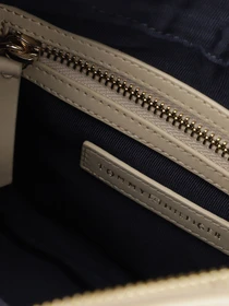 Сумки Tommy Hilfiger модель AW0AW16073-0K4 Фото
