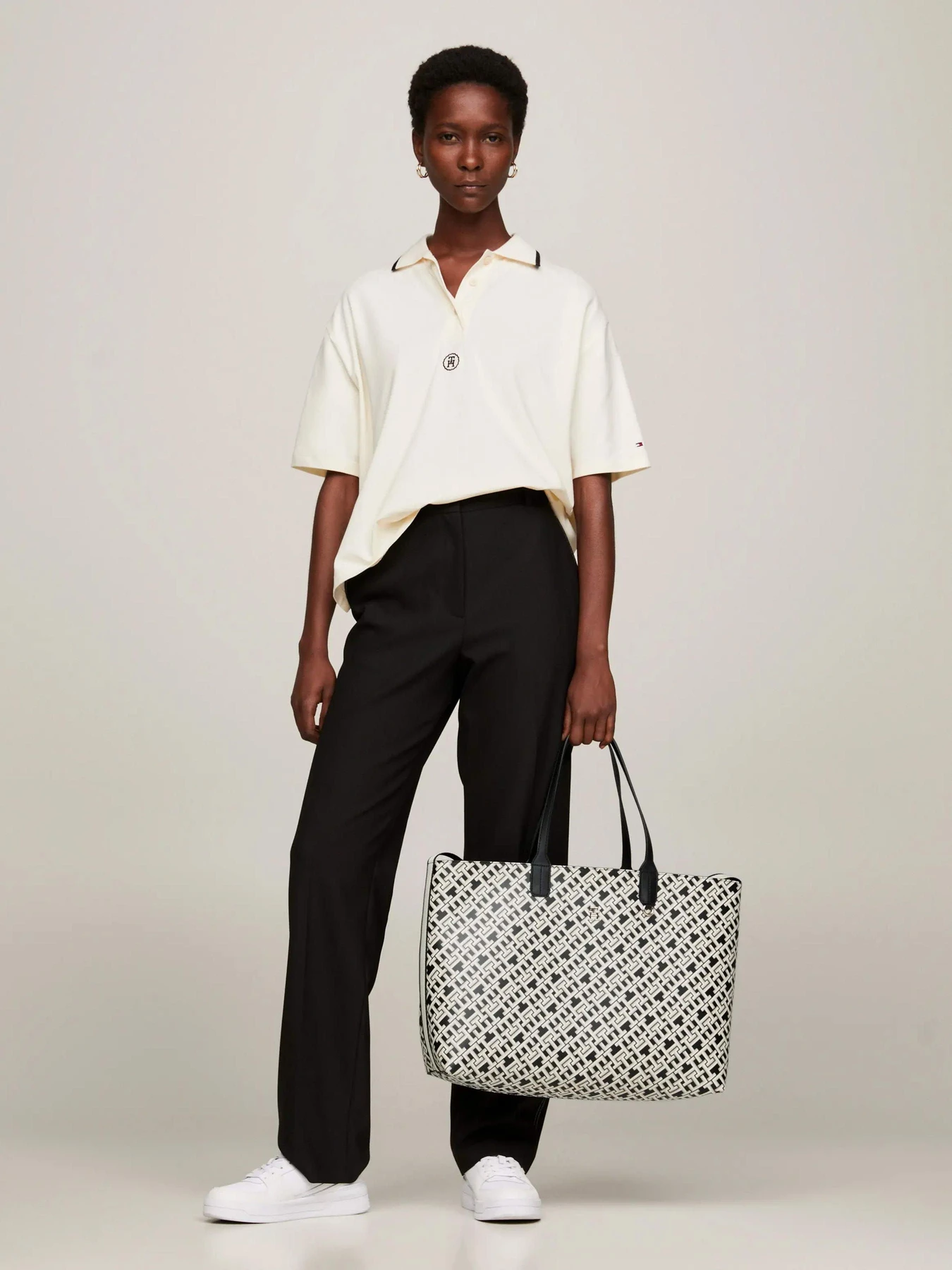 Сумки Tommy Hilfiger модель AW0AW16082-BDS Фото