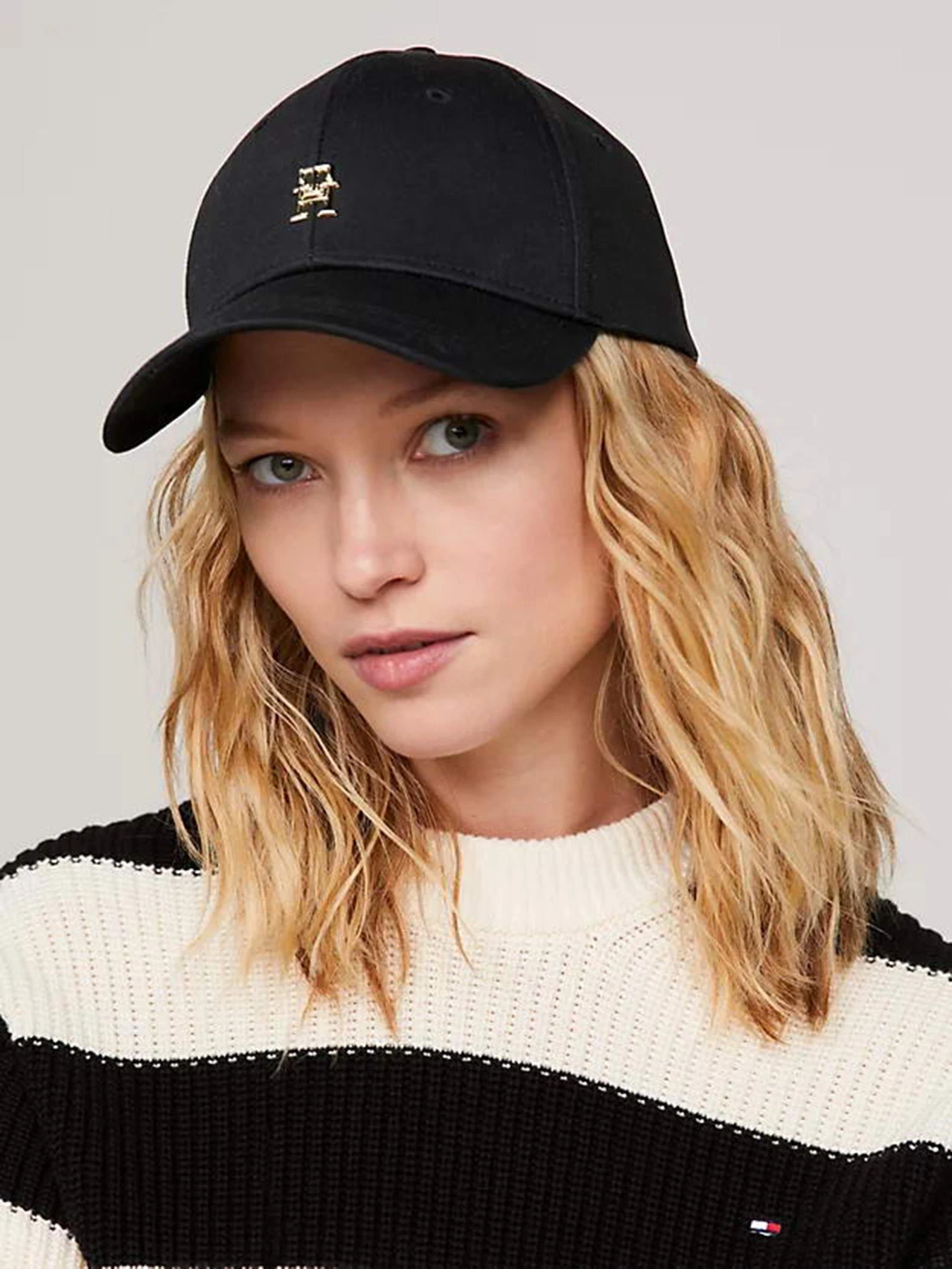 Шапки та кепки Tommy Hilfiger модель AW0AW15772-BDS Шапки та кепки Tommy Hilfiger модель AW0AW15772-BDS Фото