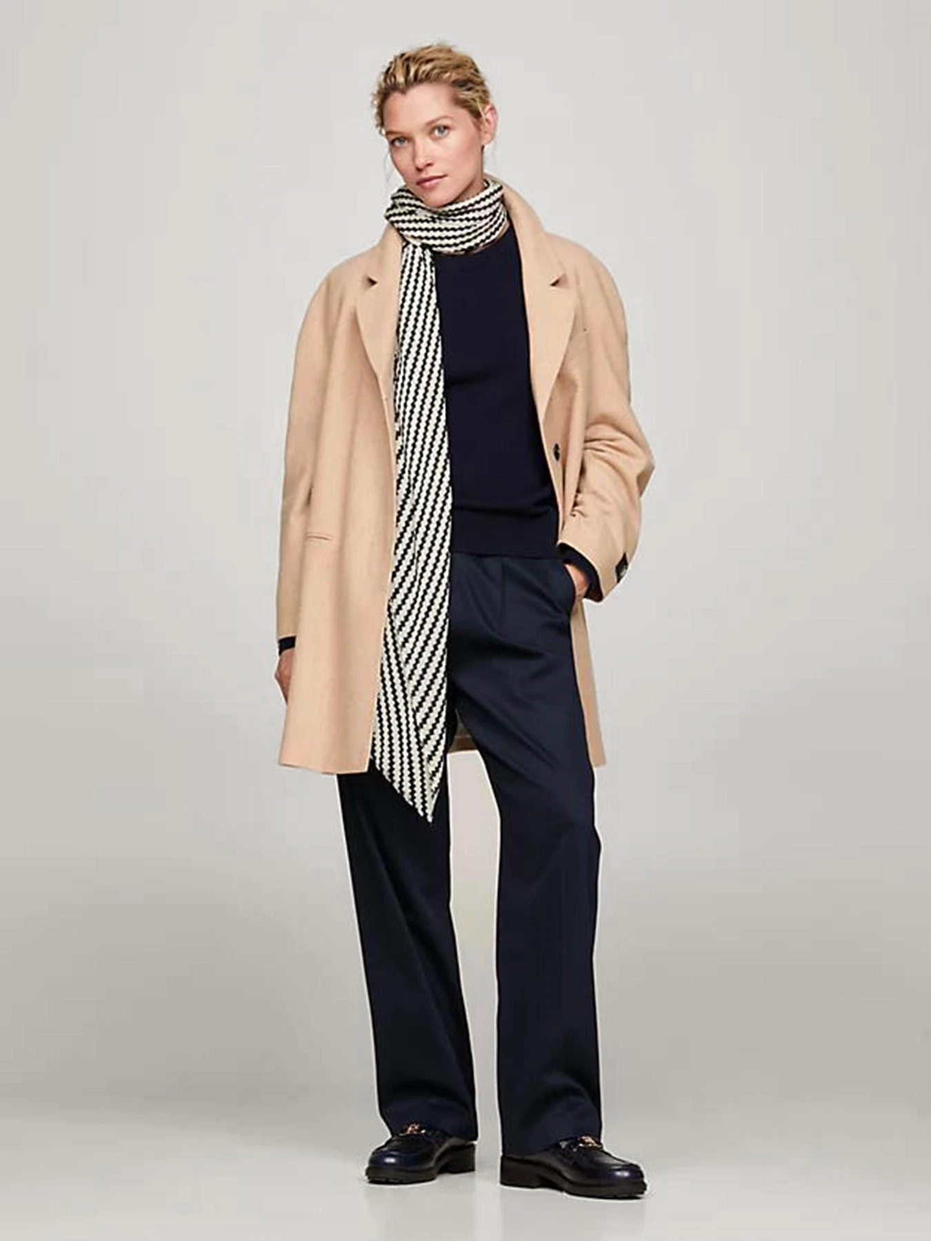 Шарфи та хустки Tommy Hilfiger модель AW0AW15787-DW6 Шарфи та хустки Tommy Hilfiger модель AW0AW15787-DW6 Фото