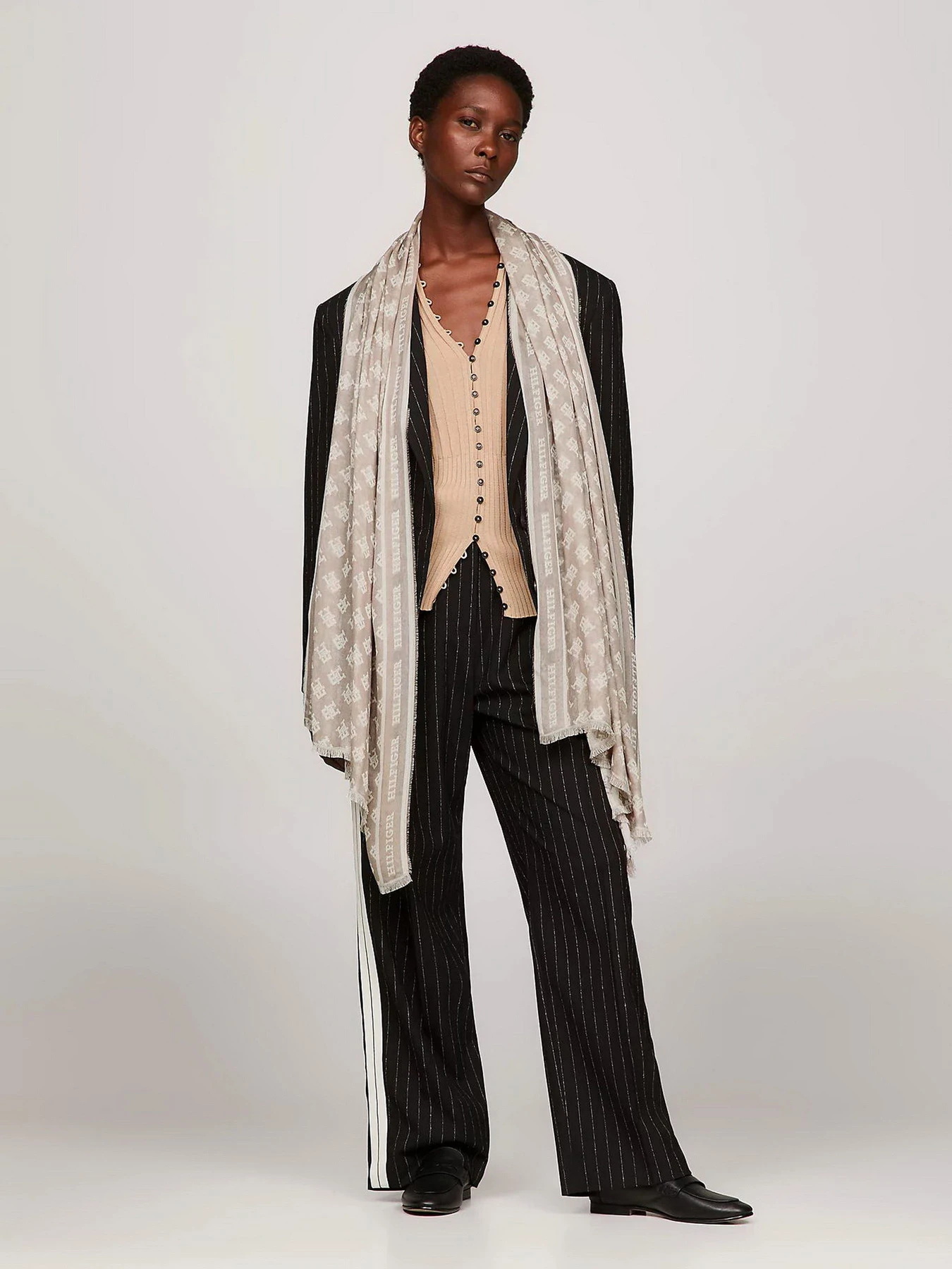 Шарфи та хустки Tommy Hilfiger модель AW0AW15788-PKB Фото