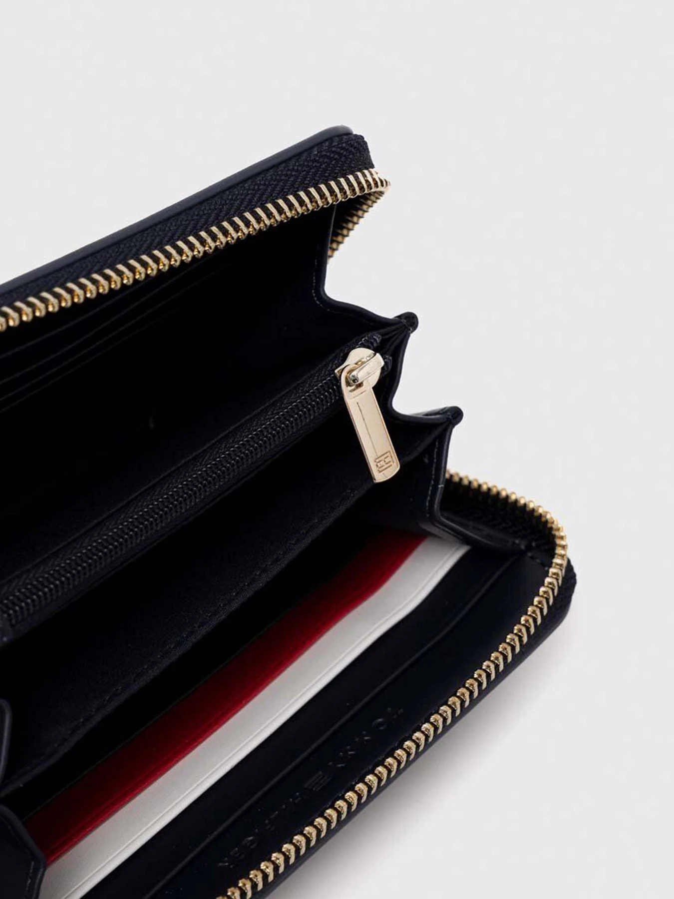 Гаманці Tommy Hilfiger модель AW0AW15754-DW6 Фото
