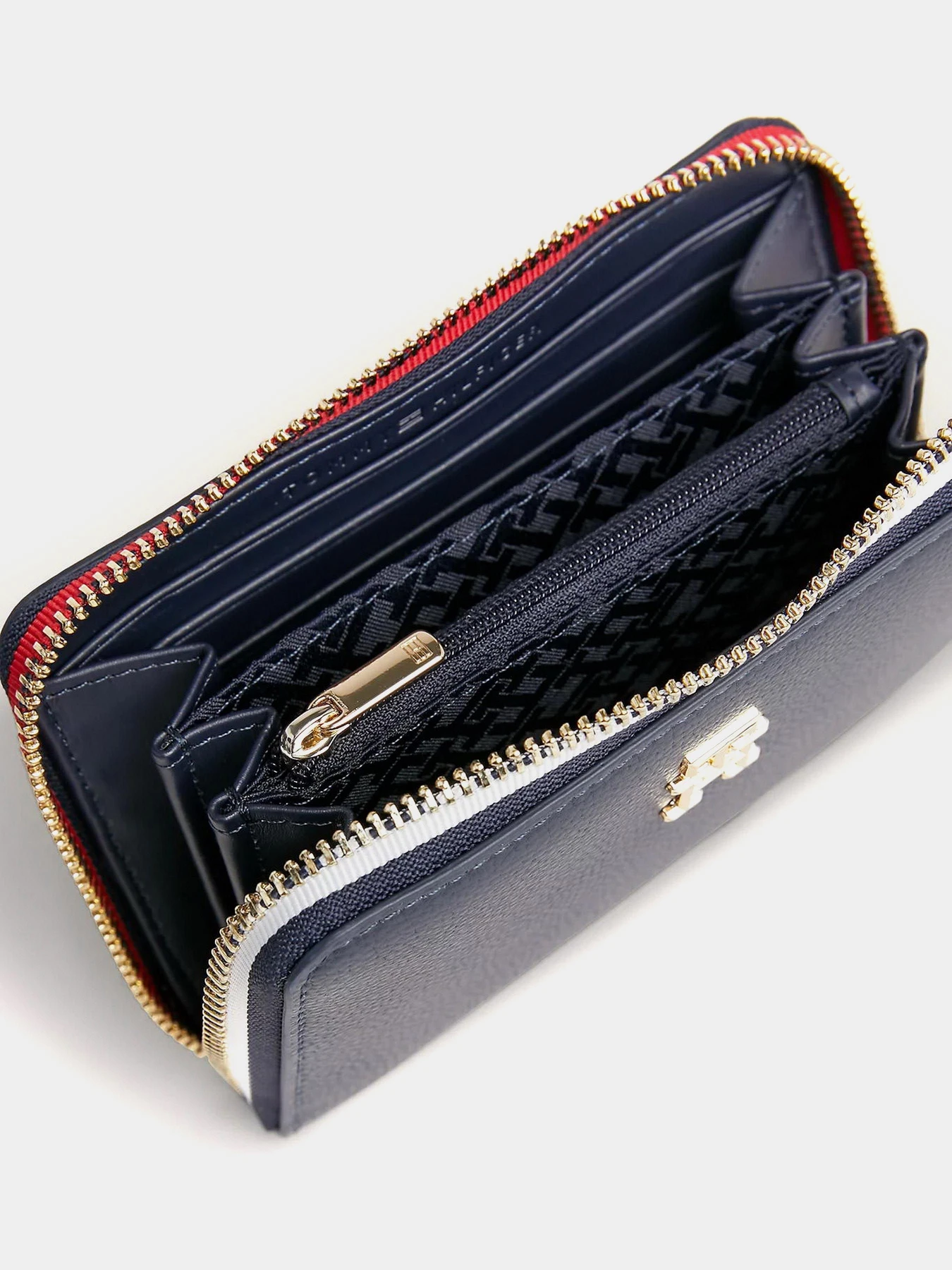 Кошельки Tommy Hilfiger модель AW0AW16092-DW6 Кошельки Tommy Hilfiger модель AW0AW16092-DW6 Фото