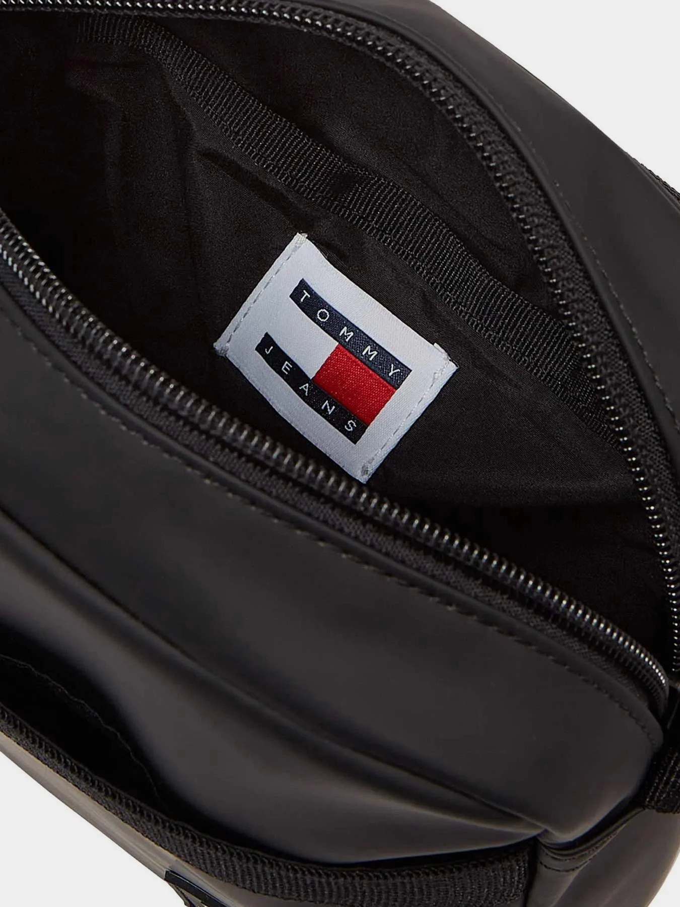 Сумки Tommy Hilfiger модель AM0AM11962-BDS Сумки Tommy Hilfiger модель AM0AM11962-BDS Фото