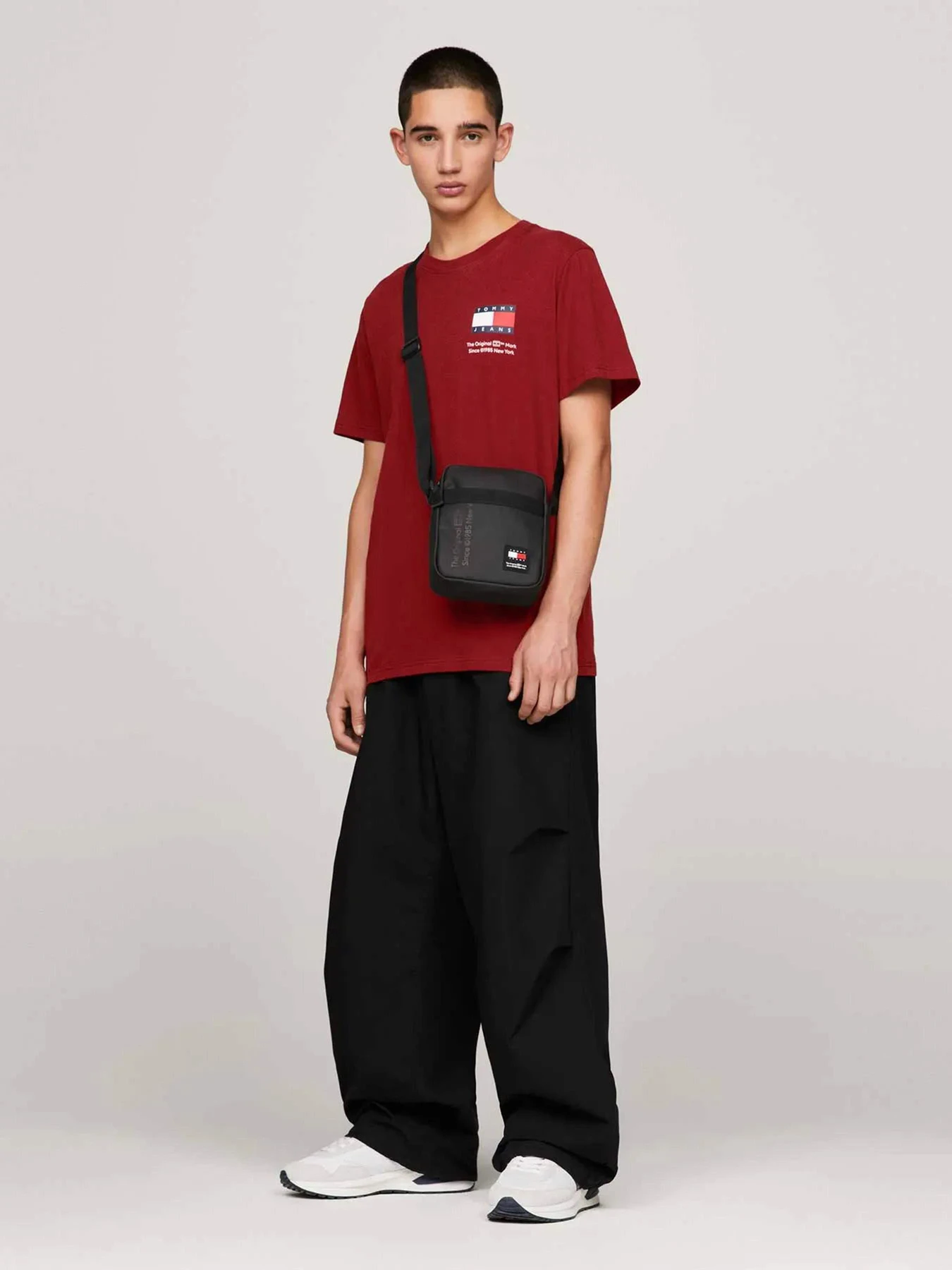 Сумки Tommy Hilfiger модель AM0AM11962-BDS Сумки Tommy Hilfiger модель AM0AM11962-BDS Фото