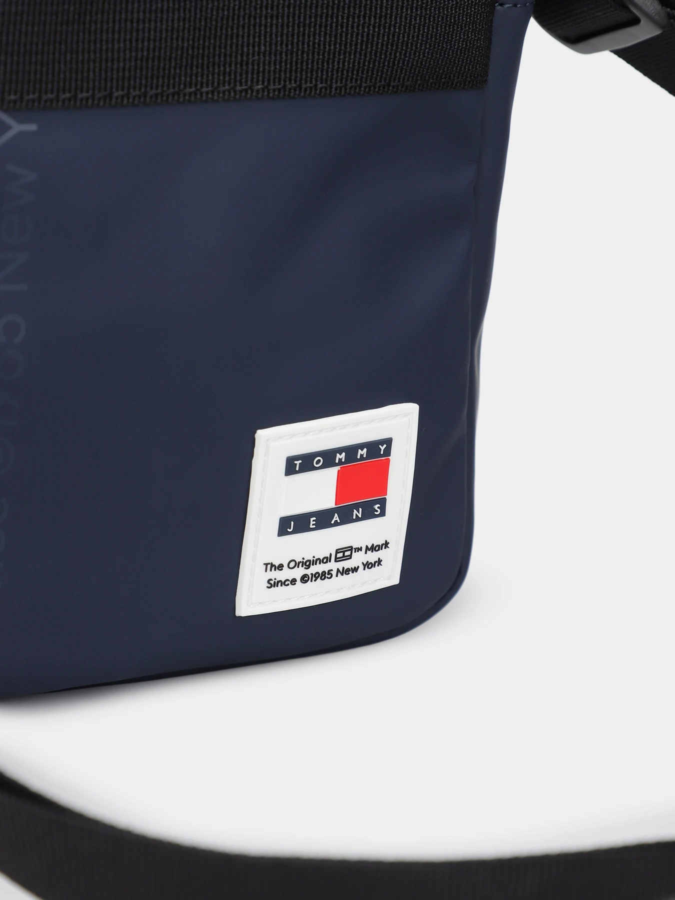Сумки Tommy Hilfiger модель AM0AM11962-C1G Сумки Tommy Hilfiger модель AM0AM11962-C1G Фото