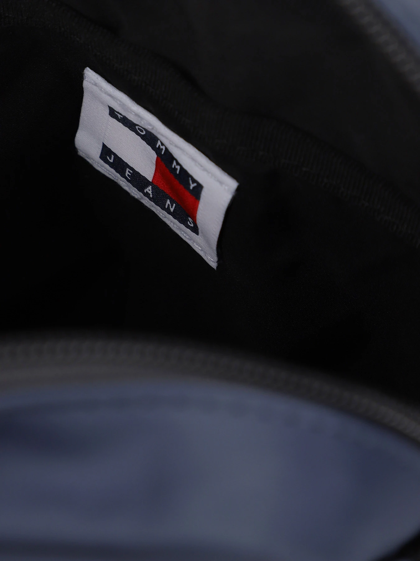 Сумки Tommy Hilfiger модель AM0AM11962-C1G Сумки Tommy Hilfiger модель AM0AM11962-C1G Фото