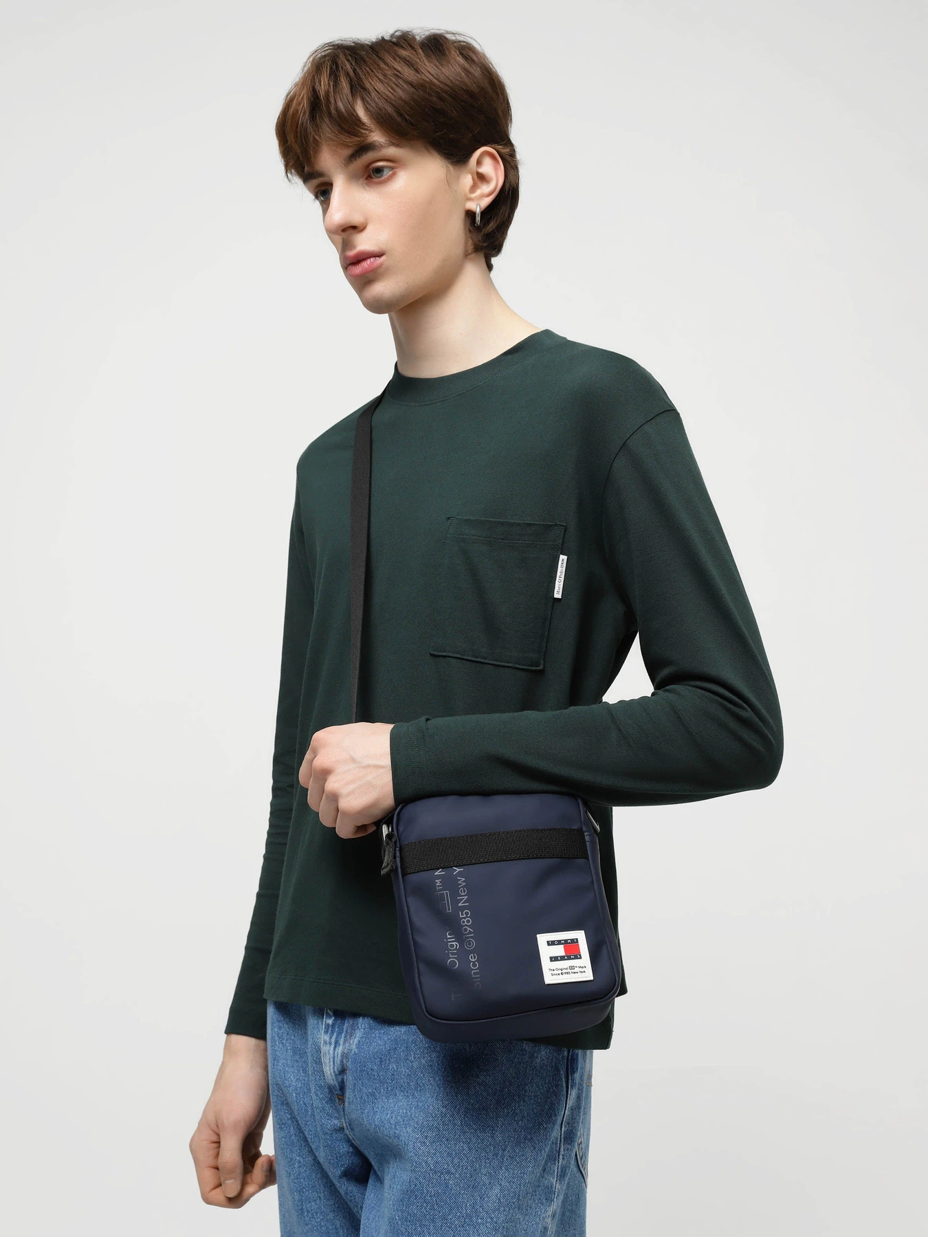 Сумки Tommy Hilfiger модель AM0AM11962-C1G Сумки Tommy Hilfiger модель AM0AM11962-C1G Фото