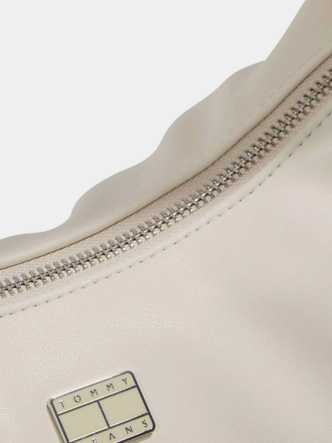 Сумки Tommy Hilfiger модель AW0AW15814-ACG Сумки Tommy Hilfiger модель AW0AW15814-ACG Фото