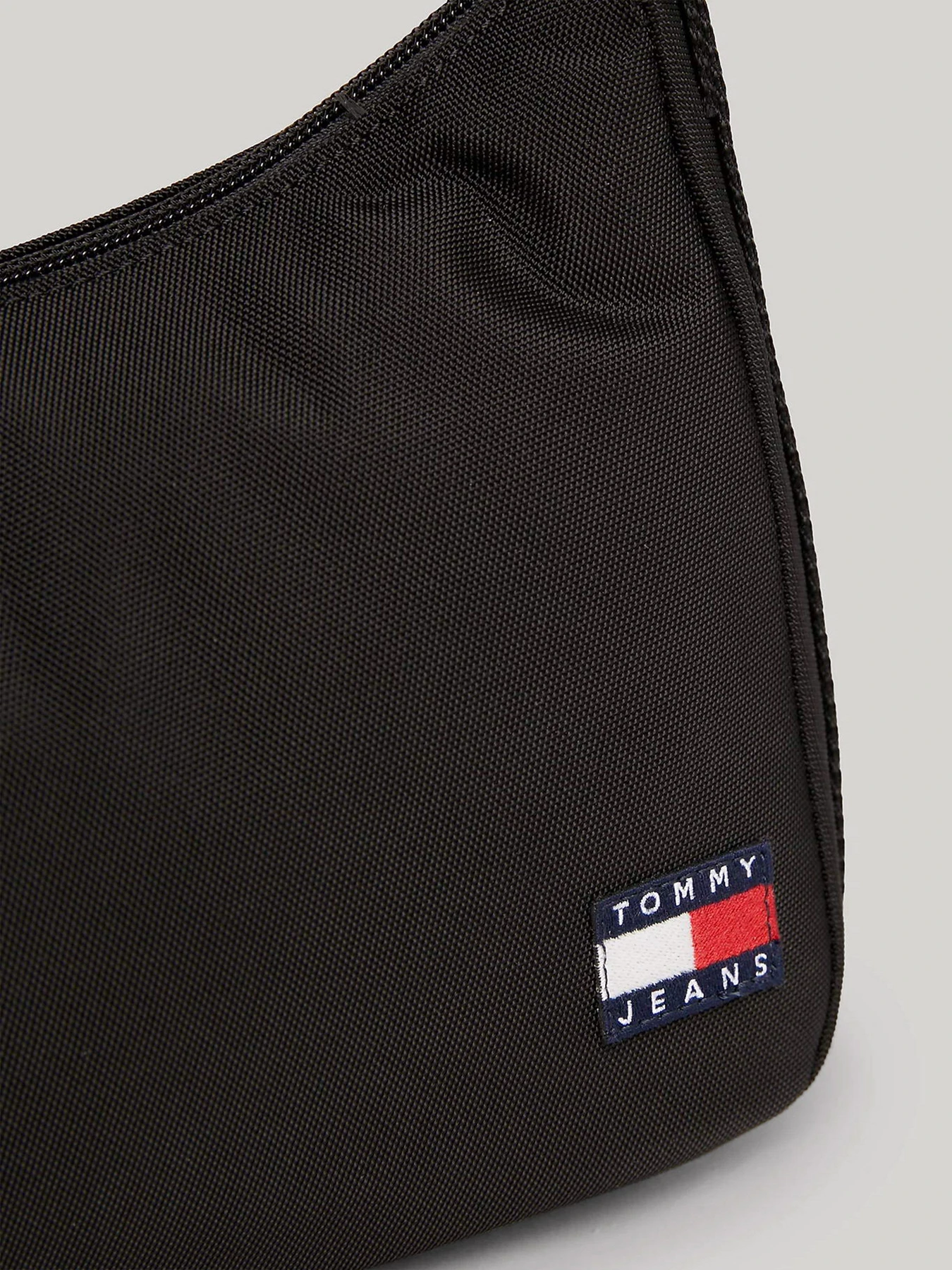 Сумки Tommy Hilfiger модель AW0AW15815-BDS Фото