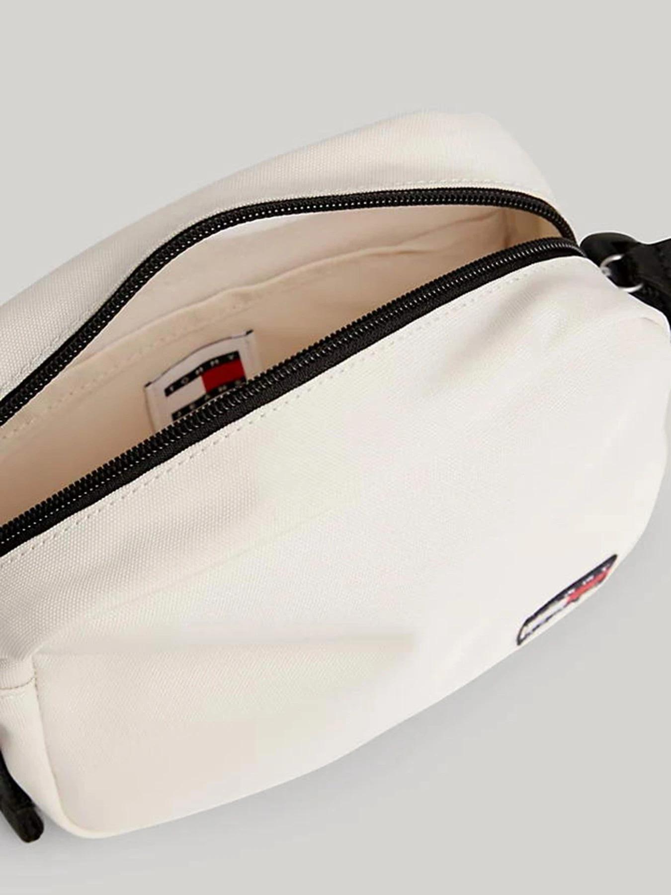 Сумки Tommy Hilfiger модель AW0AW15818-ACG Фото