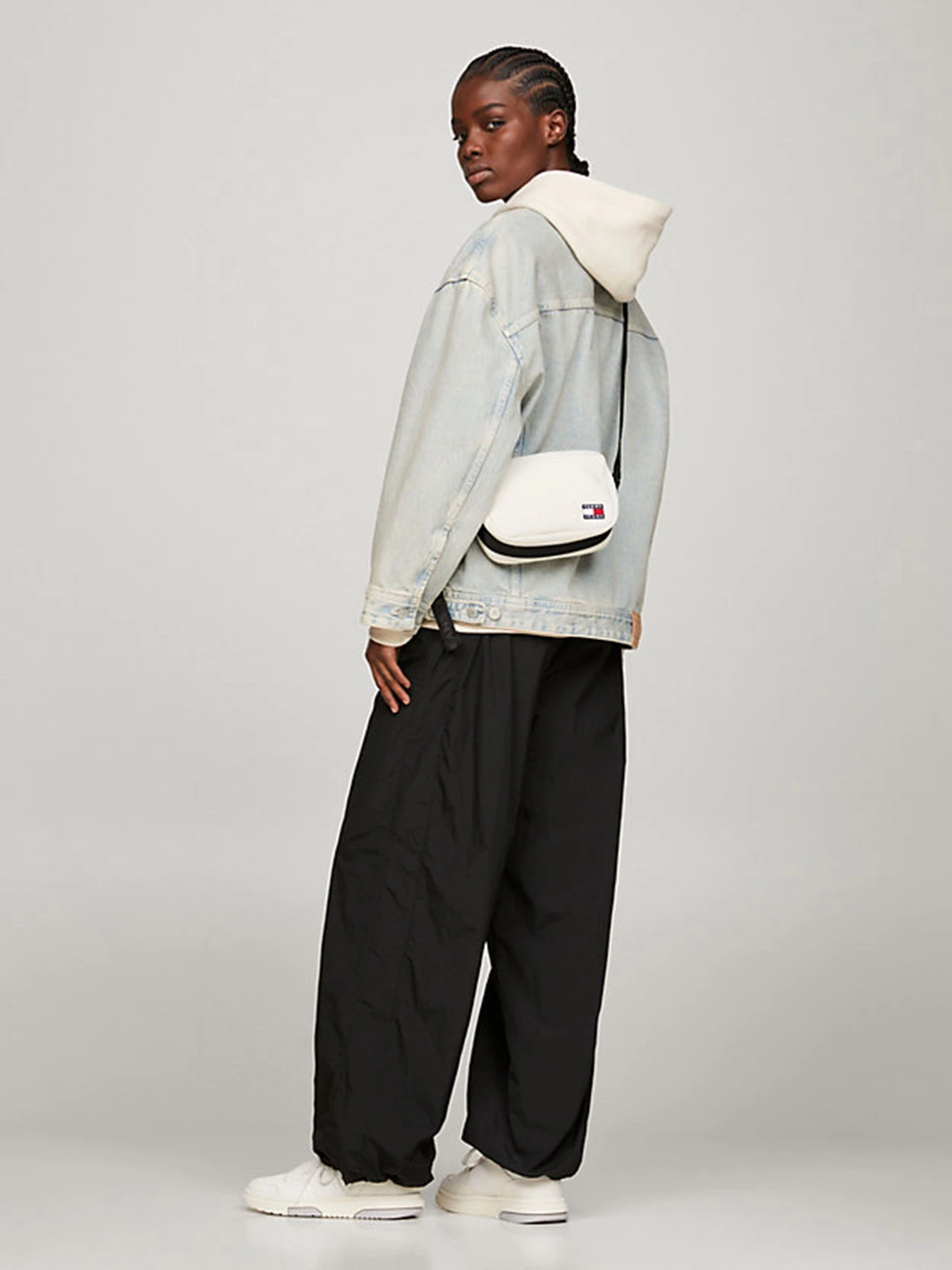 Сумки Tommy Hilfiger модель AW0AW15818-ACG Фото