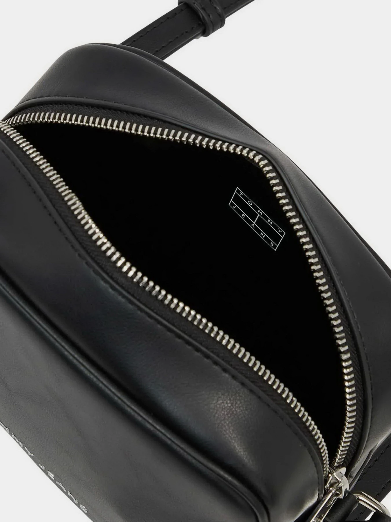 Сумки Tommy Hilfiger модель AW0AW15828-BDS Сумки Tommy Hilfiger модель AW0AW15828-BDS Фото
