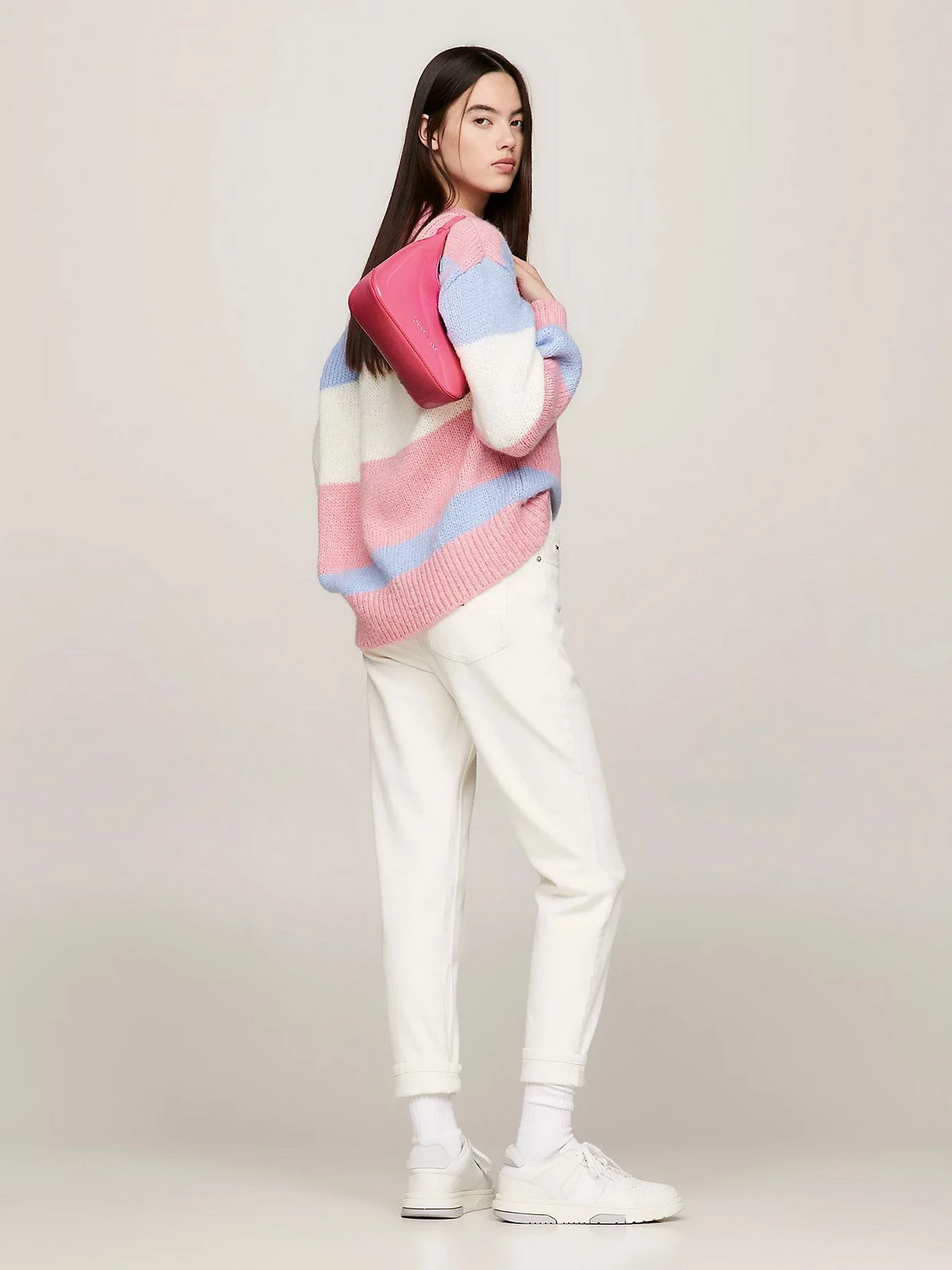 Сумки Tommy Hilfiger модель AW0AW16136-THW Сумки Tommy Hilfiger модель AW0AW16136-THW Фото