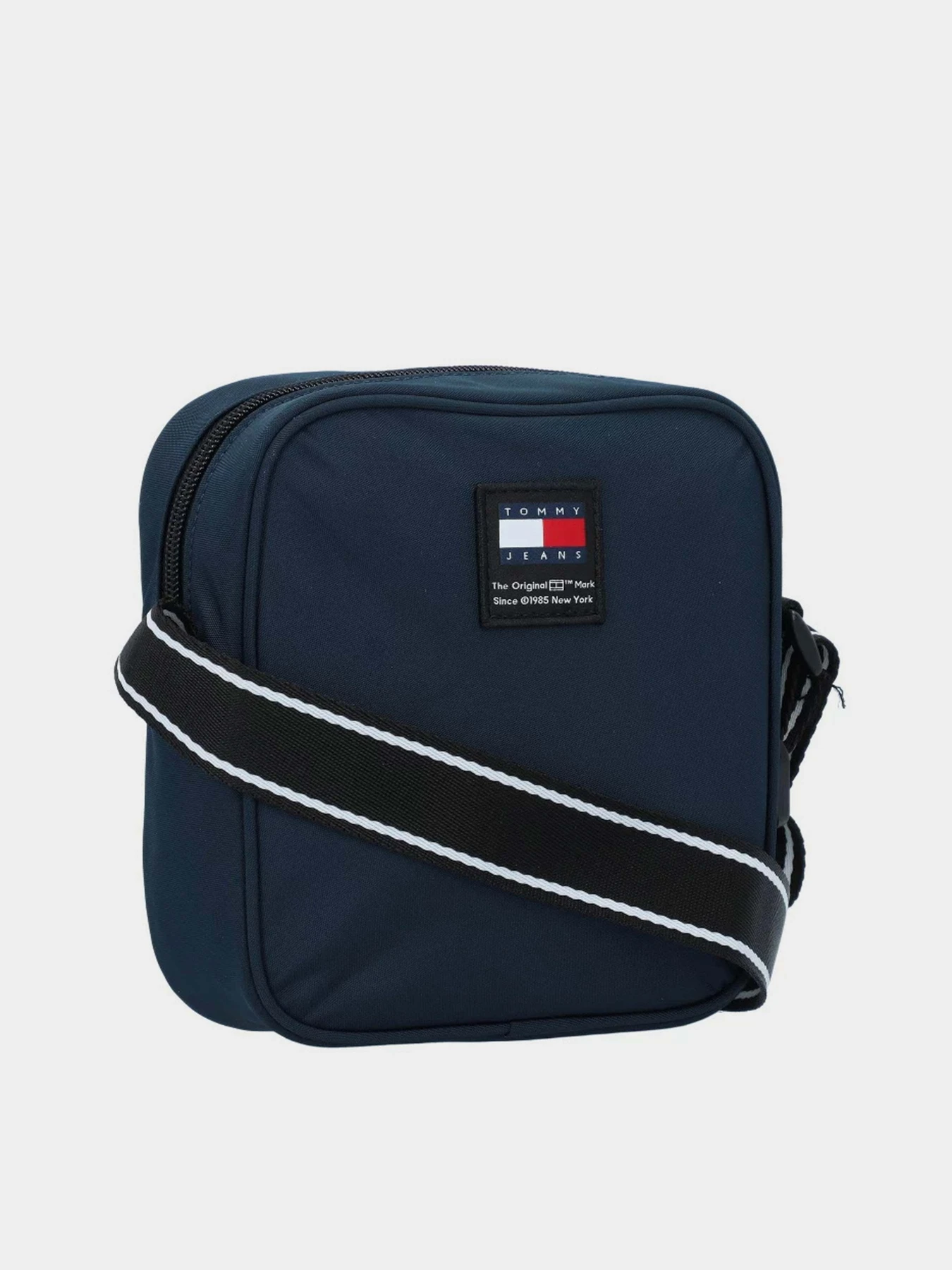 Сумки Tommy Hilfiger модель AM0AM12132-C1G Сумки Tommy Hilfiger модель AM0AM12132-C1G Фото