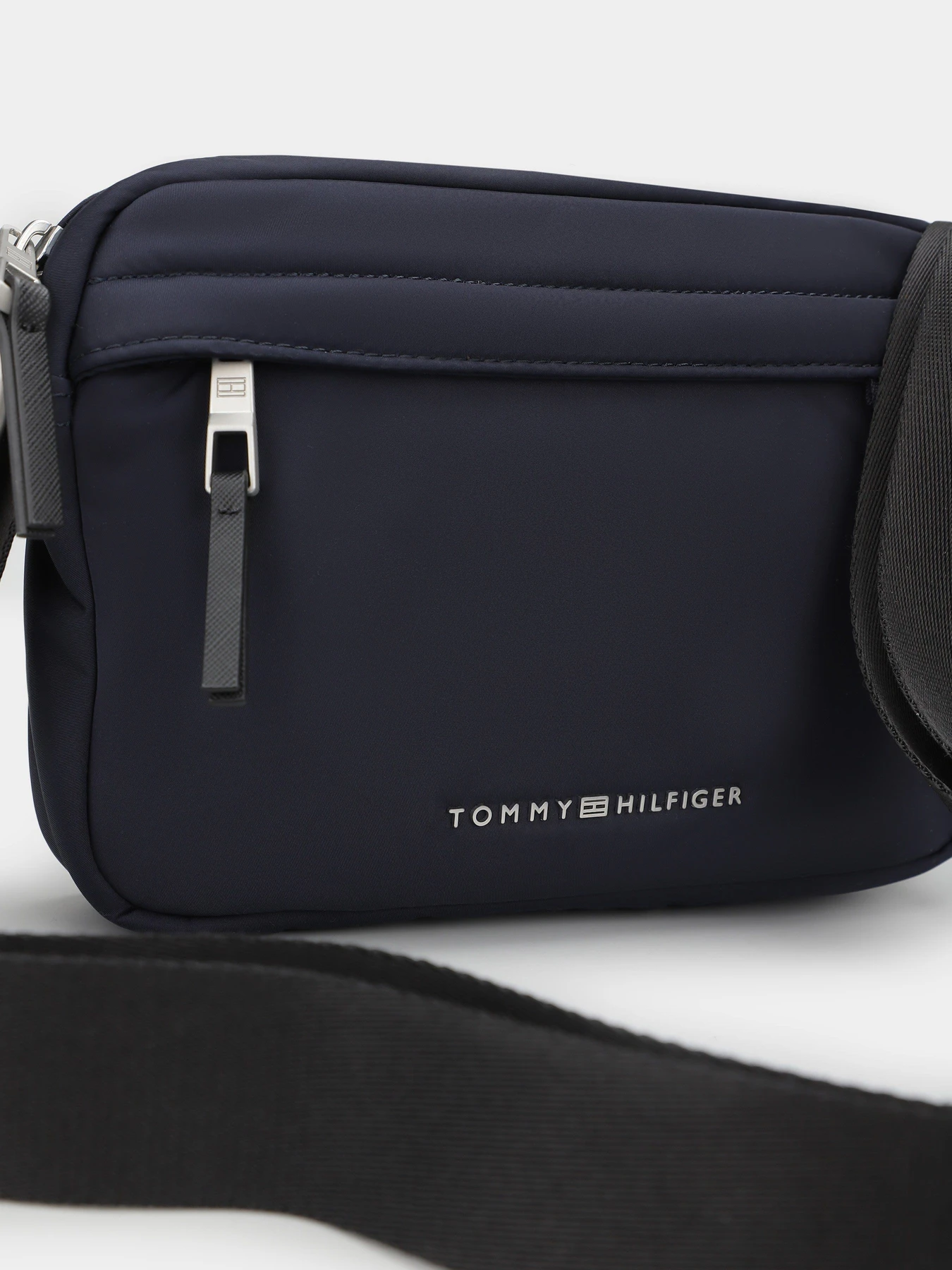 Сумки Tommy Hilfiger модель AM0AM12575-DW6 Сумки Tommy Hilfiger модель AM0AM12575-DW6 Фото