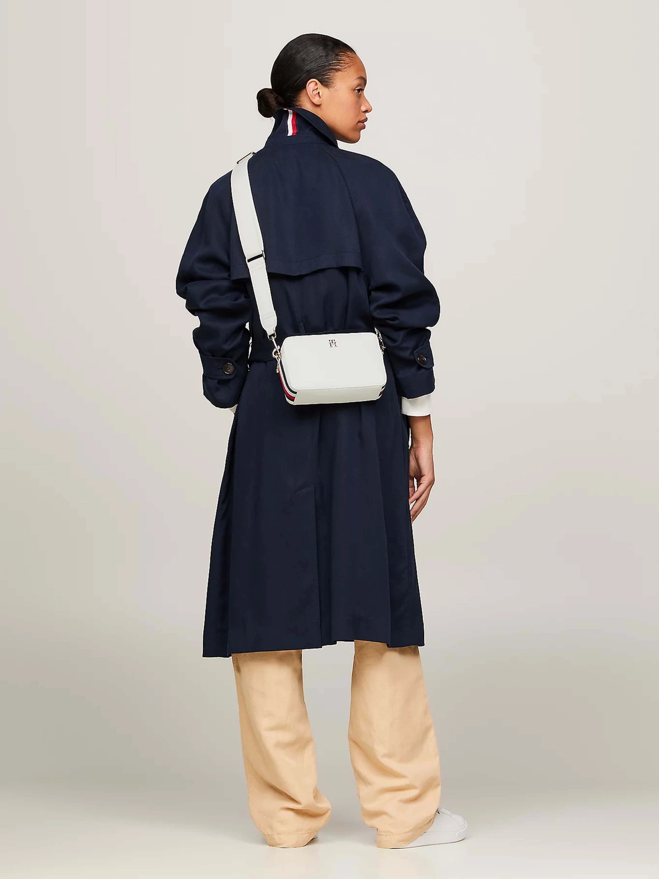 Сумки Tommy Hilfiger модель AW0AW15707-YBL Сумки Tommy Hilfiger модель AW0AW15707-YBL Фото