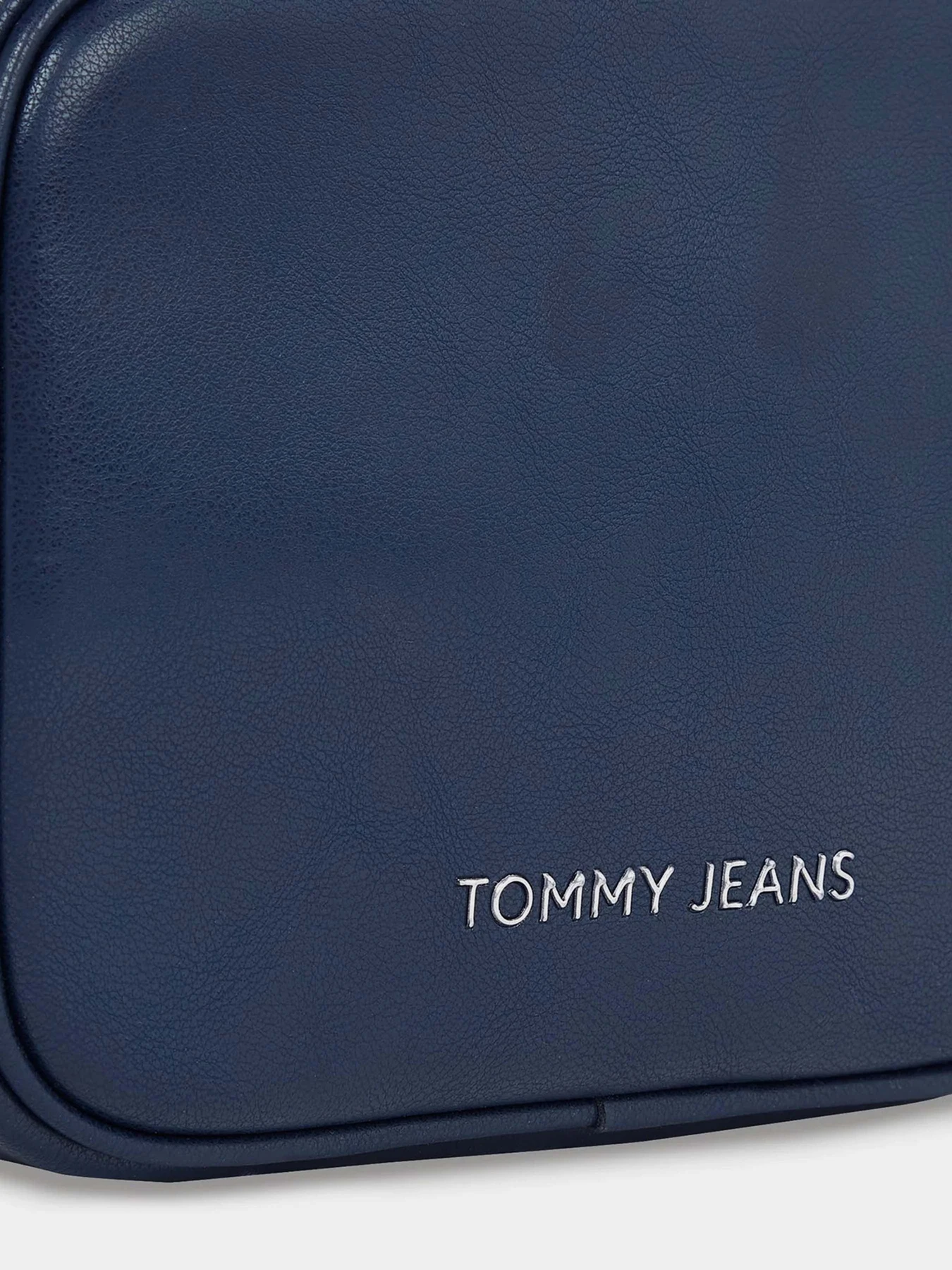Сумки Tommy Hilfiger модель AW0AW15828-C1G Сумки Tommy Hilfiger модель AW0AW15828-C1G Фото
