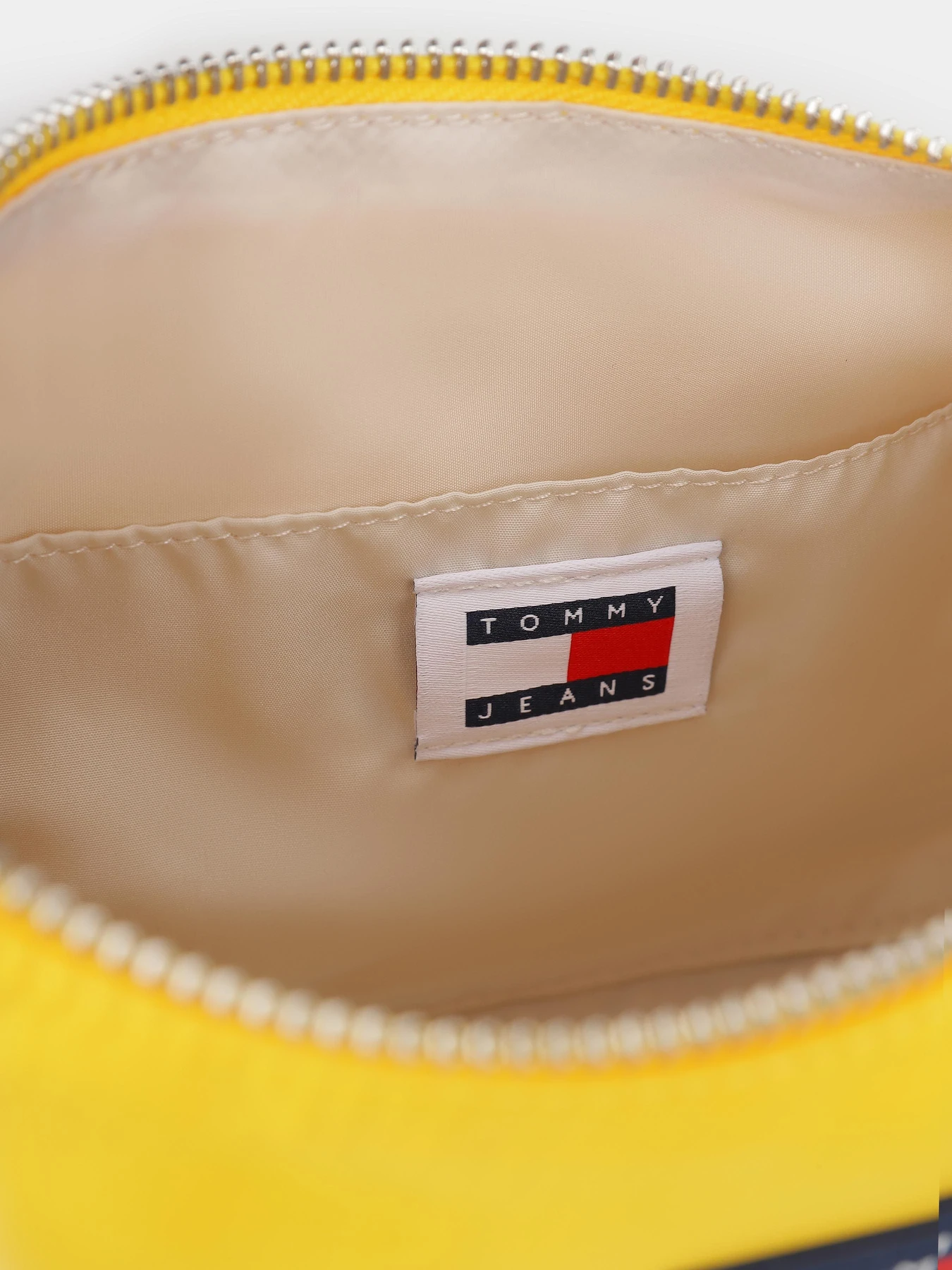 Сумки Tommy Hilfiger модель AW0AW15949-ZFM Сумки Tommy Hilfiger модель AW0AW15949-ZFM Фото