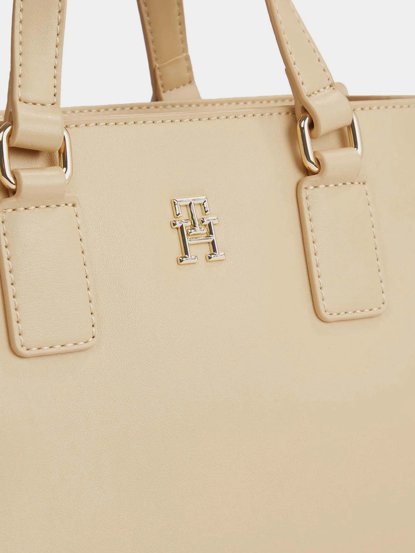 Сумки Tommy Hilfiger модель AW0AW15977-ACR Сумки Tommy Hilfiger модель AW0AW15977-ACR Фото