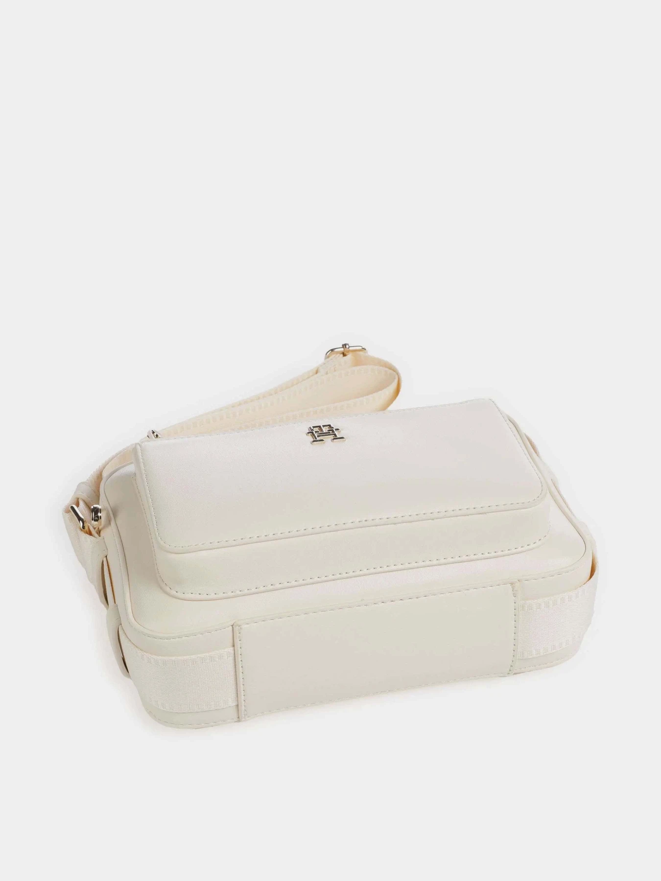Сумки Tommy Hilfiger модель AW0AW15991-AEF Сумки Tommy Hilfiger модель AW0AW15991-AEF Фото