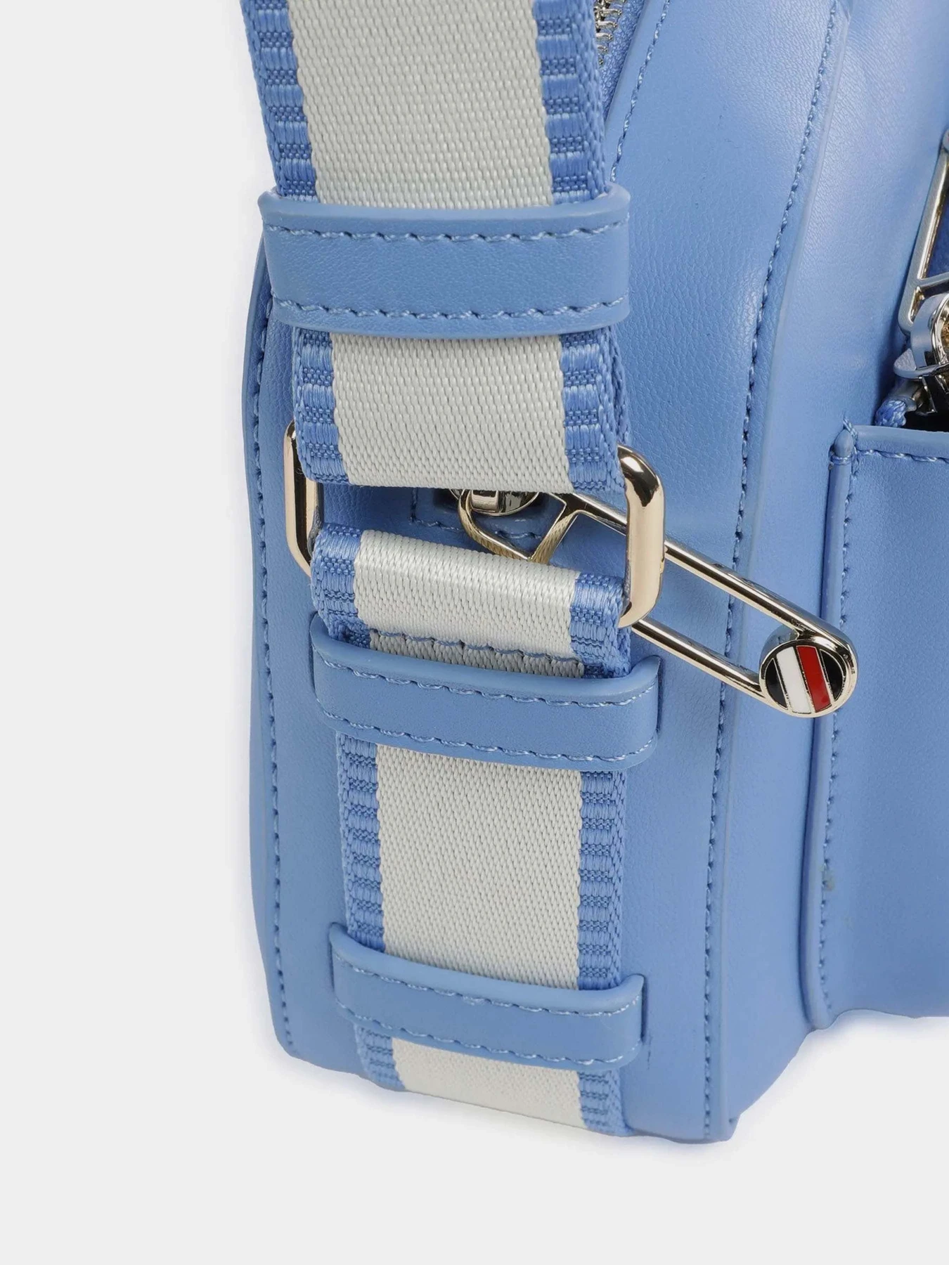Сумки Tommy Hilfiger модель AW0AW15991-C30 Сумки Tommy Hilfiger модель AW0AW15991-C30 Фото