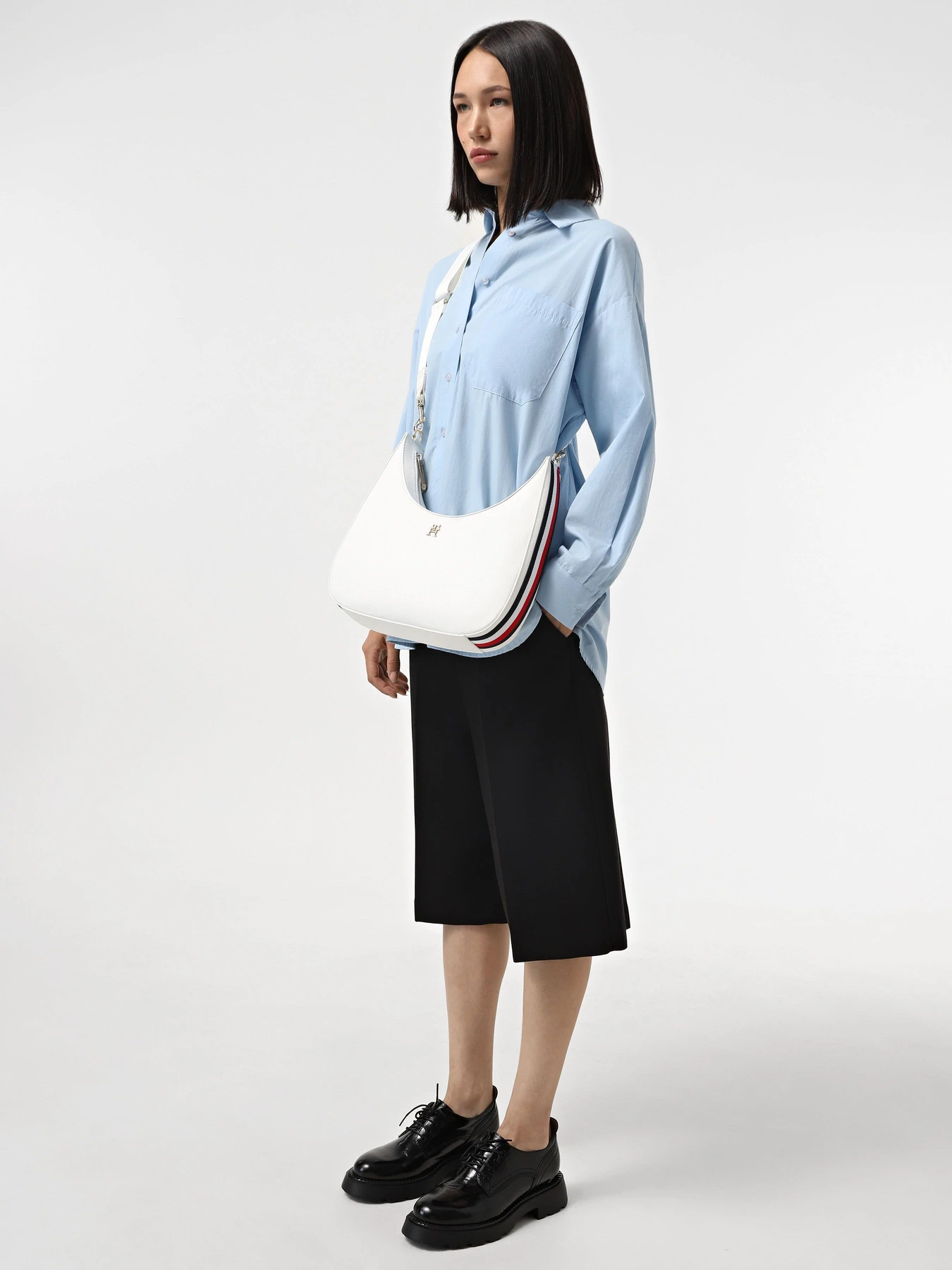 Сумки Tommy Hilfiger модель AW0AW16088-YBL Фото