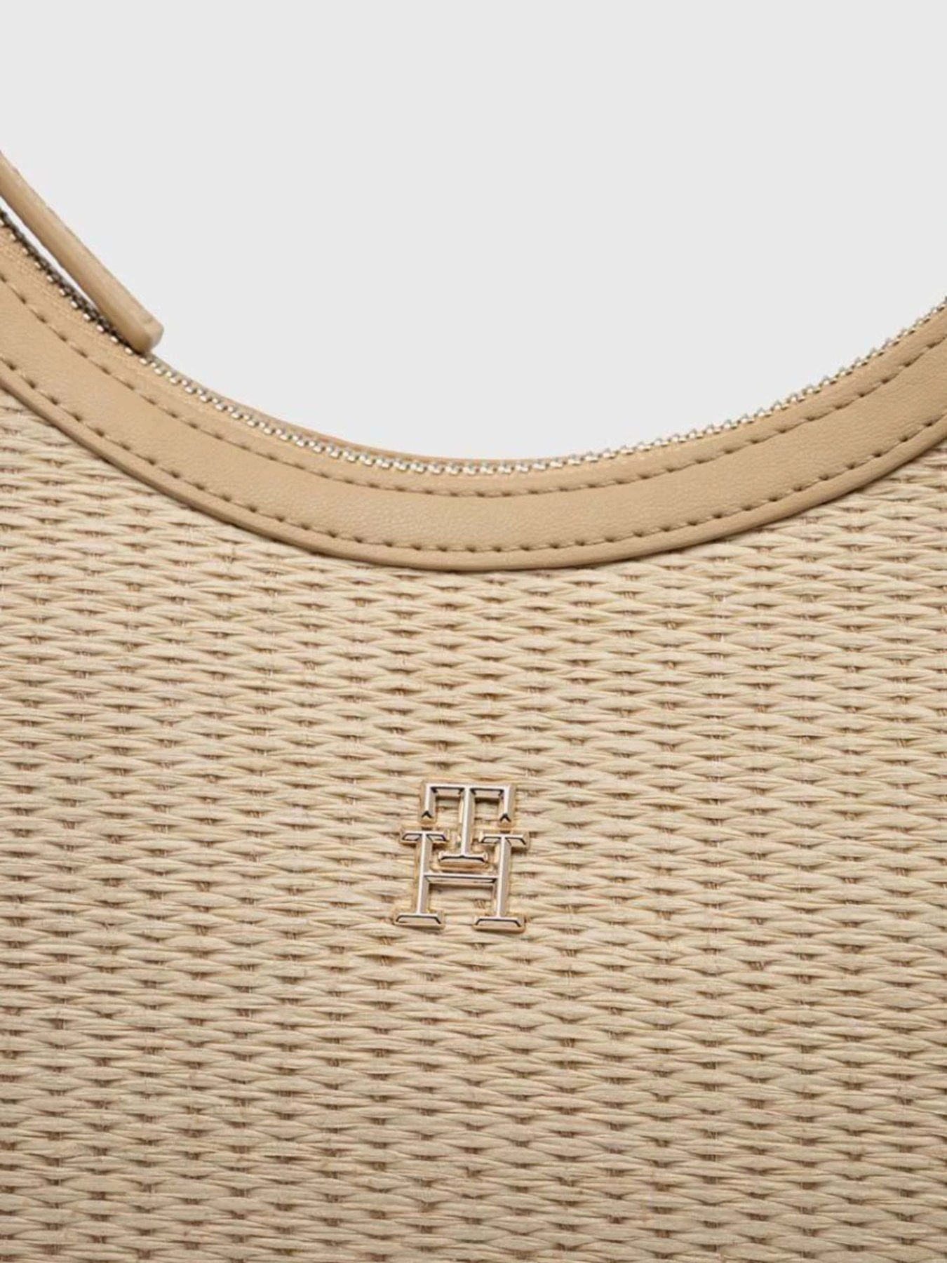 Сумки Tommy Hilfiger модель AW0AW16153-0F5 Сумки Tommy Hilfiger модель AW0AW16153-0F5 Фото