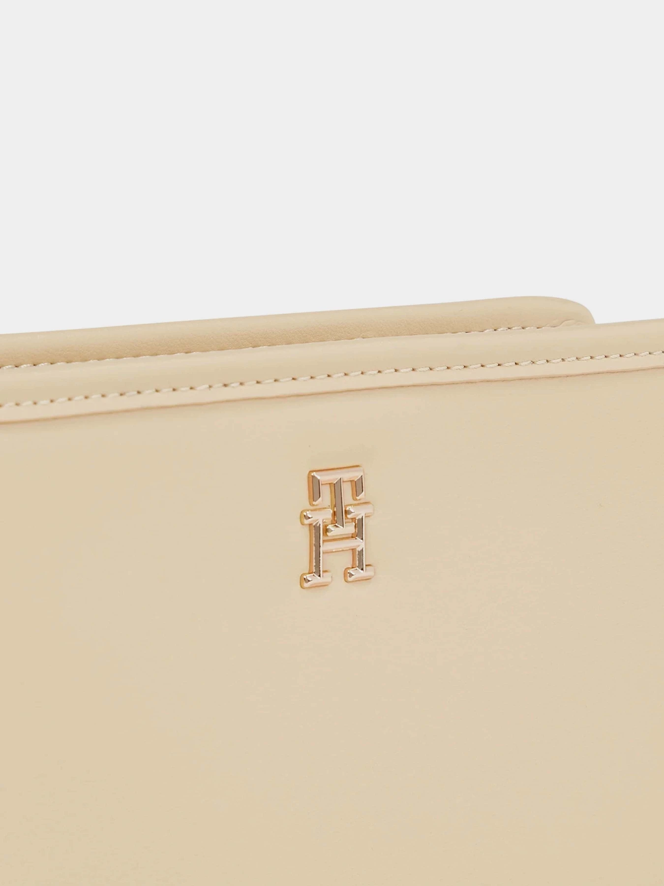 Сумки Tommy Hilfiger модель AW0AW16163-ACR Сумки Tommy Hilfiger модель AW0AW16163-ACR Фото