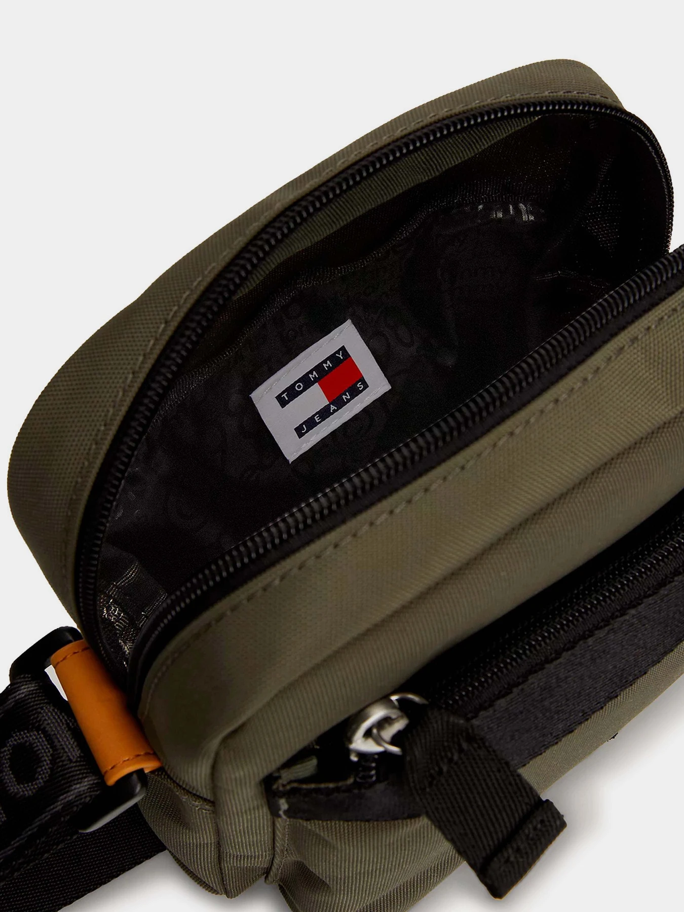 Сумки Tommy Hilfiger модель AM0AM12413-MRH Сумки Tommy Hilfiger модель AM0AM12413-MRH Фото