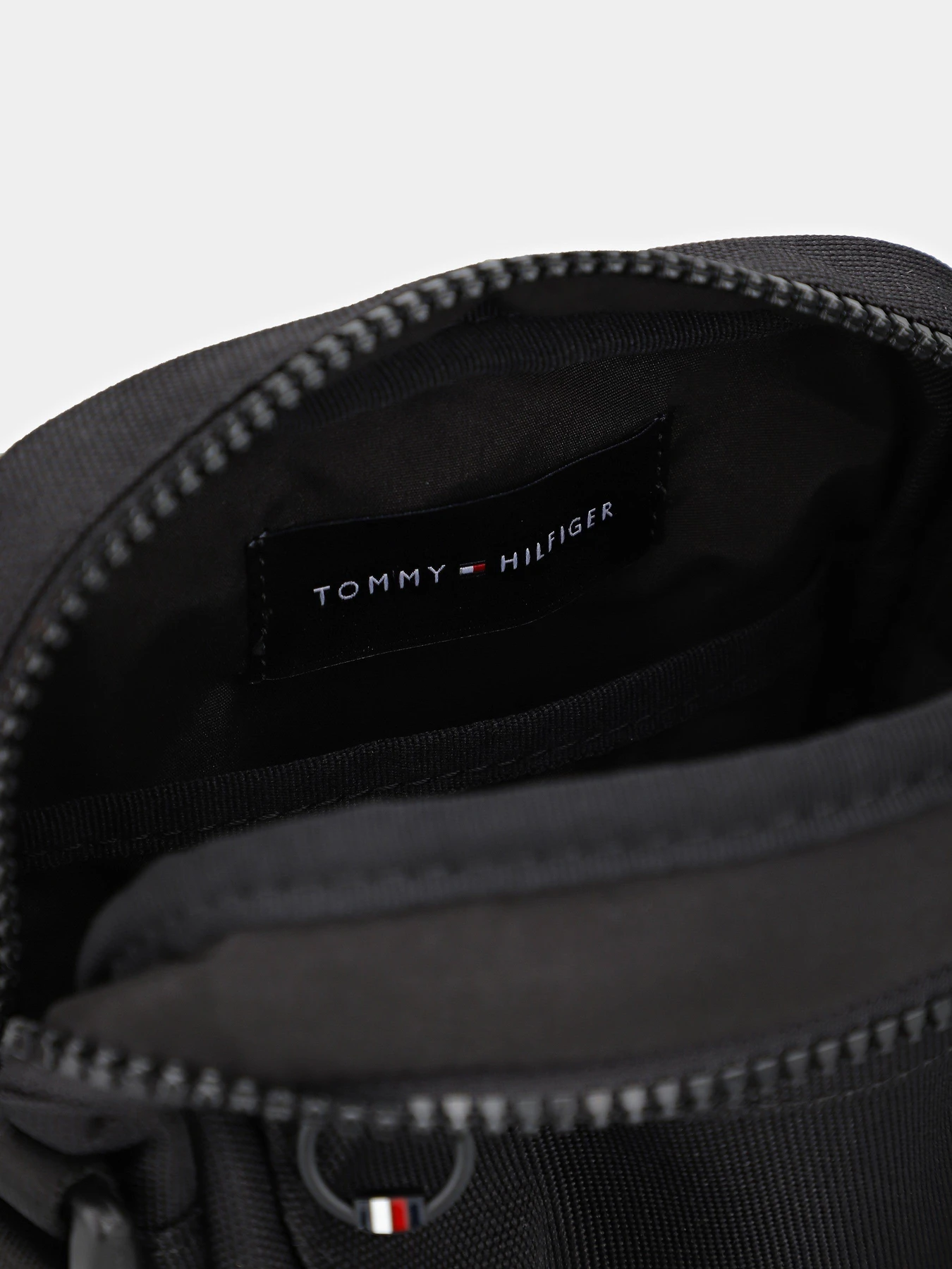 Сумки Tommy Hilfiger модель AM0AM12594-BDS Сумки Tommy Hilfiger модель AM0AM12594-BDS Фото