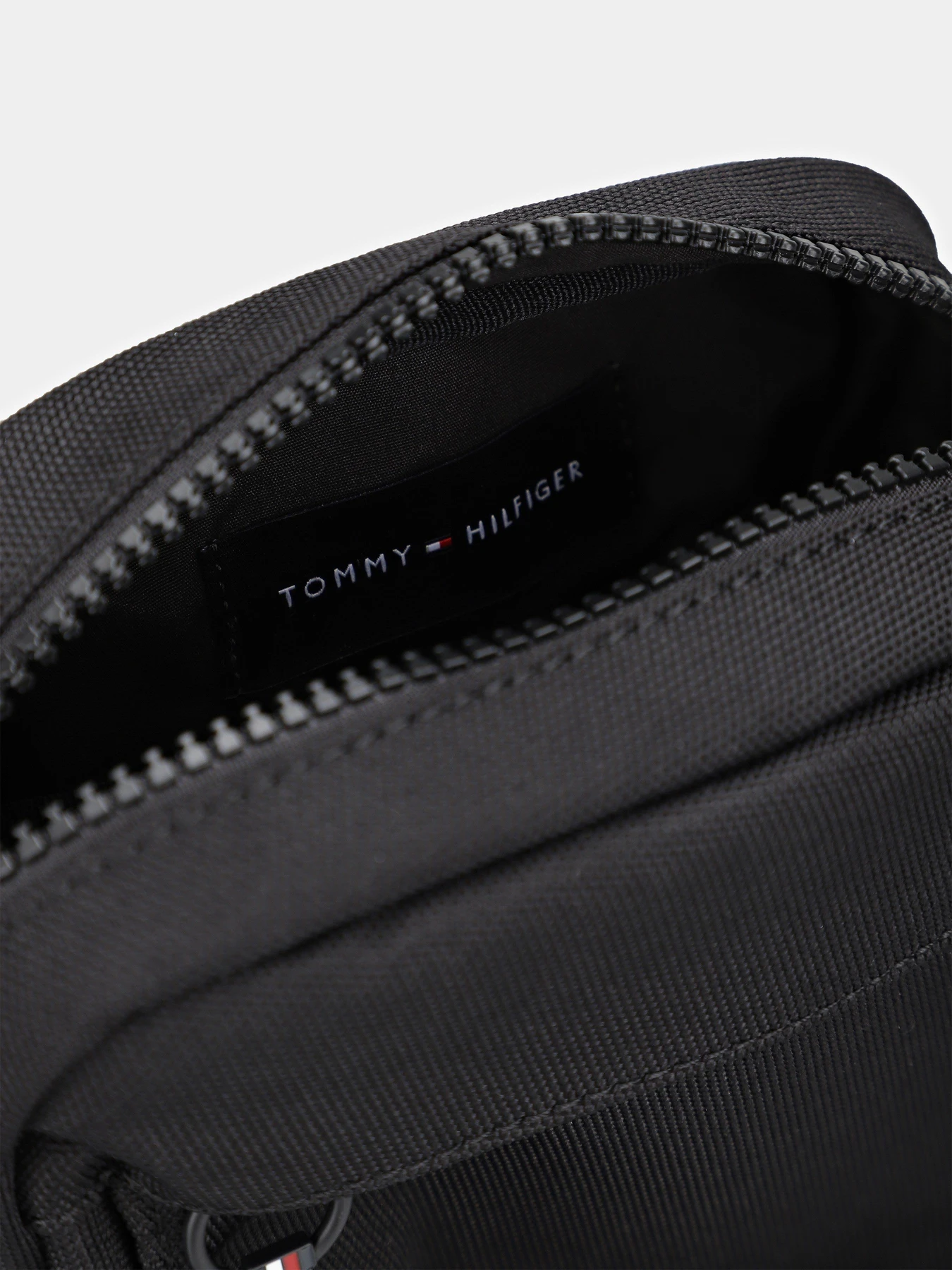Сумки Tommy Hilfiger модель AM0AM12594-BDS Сумки Tommy Hilfiger модель AM0AM12594-BDS Фото