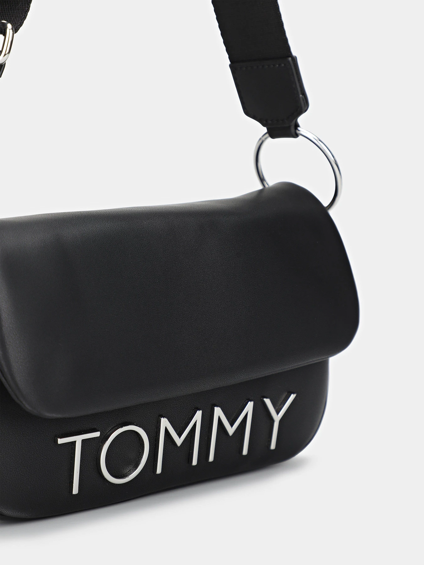 Сумки Tommy Hilfiger модель AW0AW16258-BDS Сумки Tommy Hilfiger модель AW0AW16258-BDS Фото