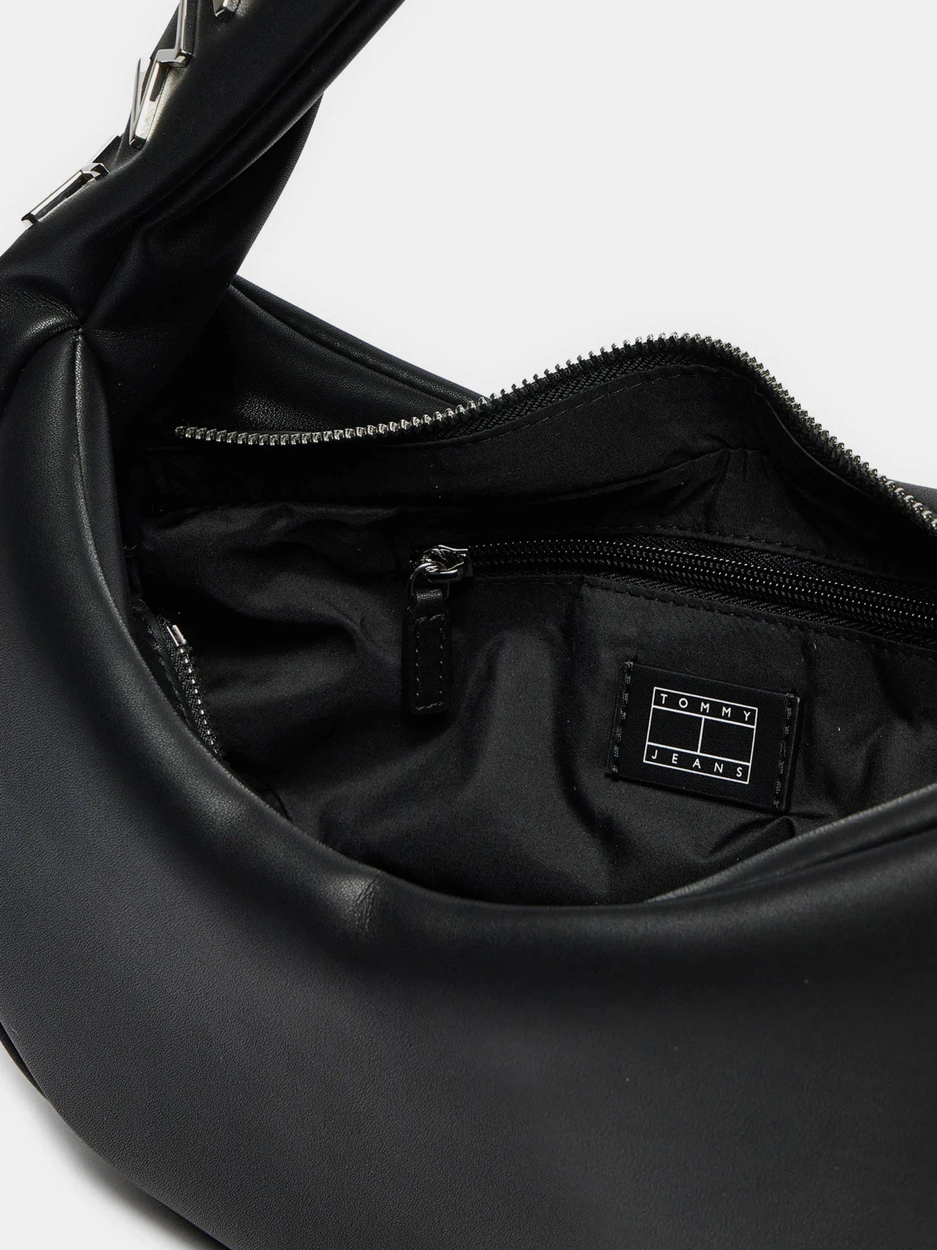 Сумки Tommy Hilfiger модель AW0AW16259-BDS Сумки Tommy Hilfiger модель AW0AW16259-BDS Фото