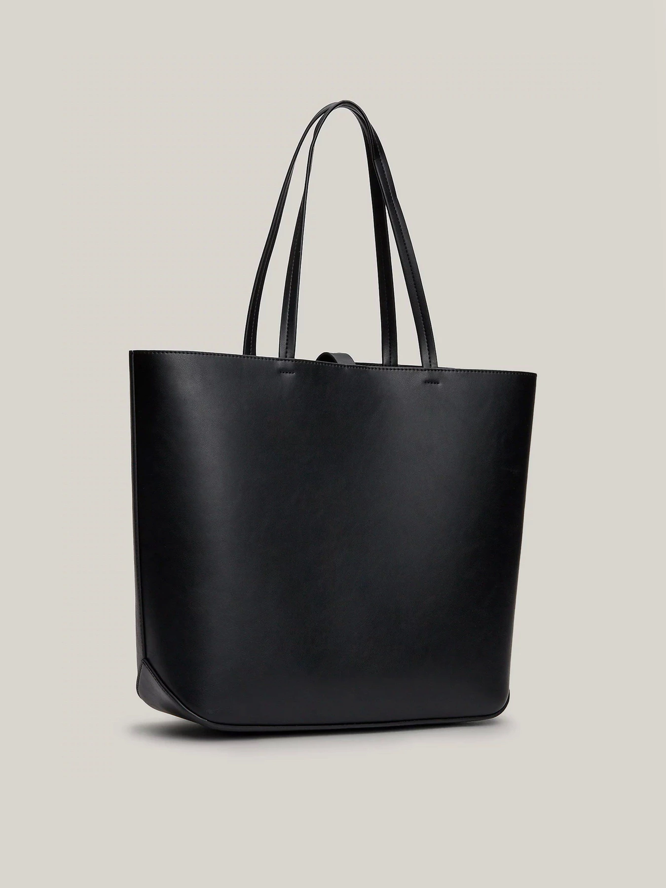 Сумки Tommy Hilfiger модель AW0AW16271-BDS Сумки Tommy Hilfiger модель AW0AW16271-BDS Фото