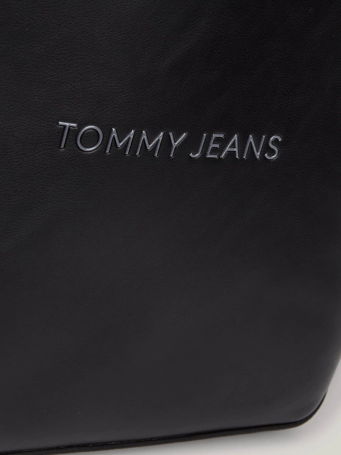 Сумки Tommy Hilfiger модель AW0AW16271-BDS Сумки Tommy Hilfiger модель AW0AW16271-BDS Фото