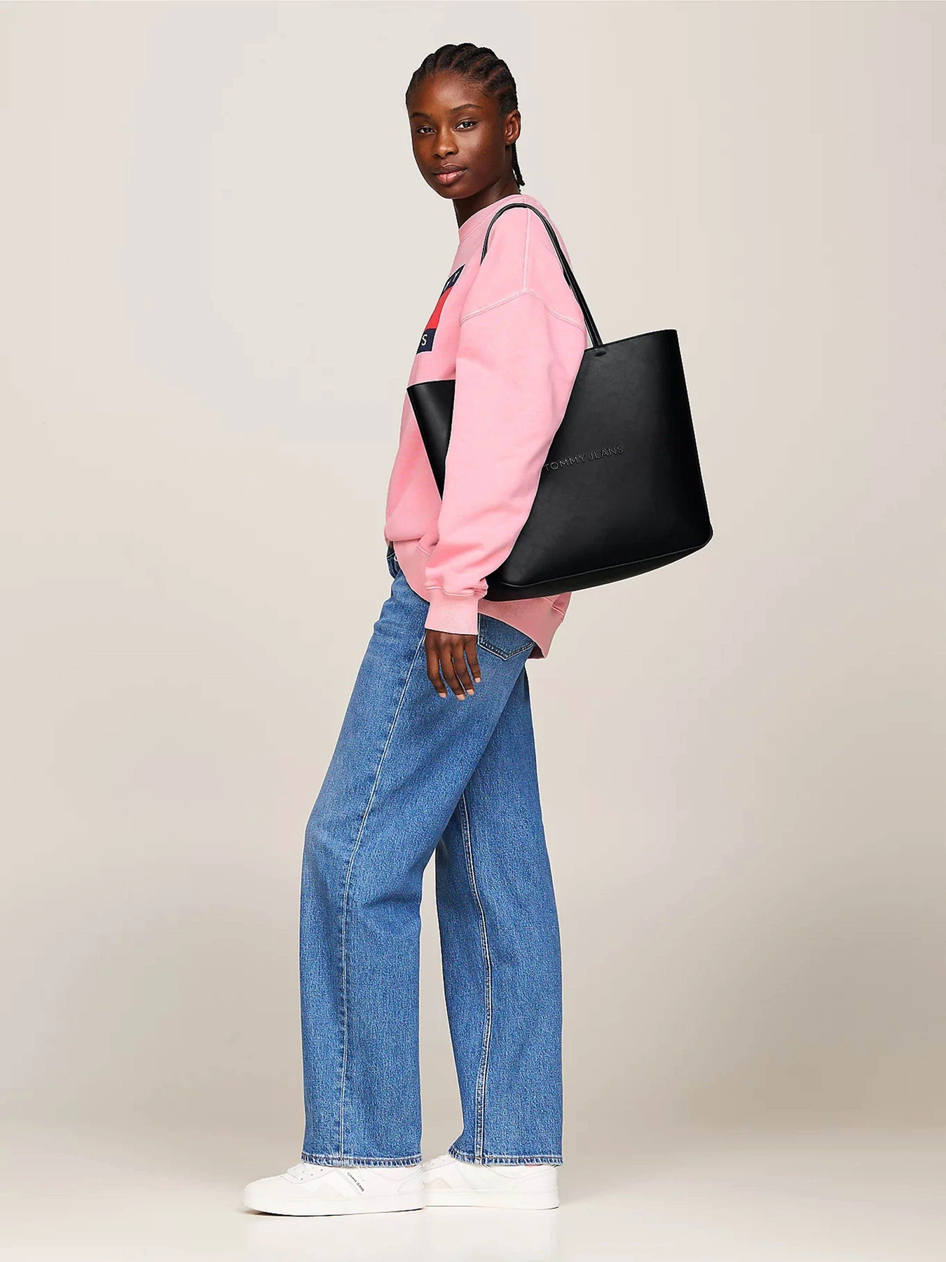 Сумки Tommy Hilfiger модель AW0AW16271-BDS Сумки Tommy Hilfiger модель AW0AW16271-BDS Фото