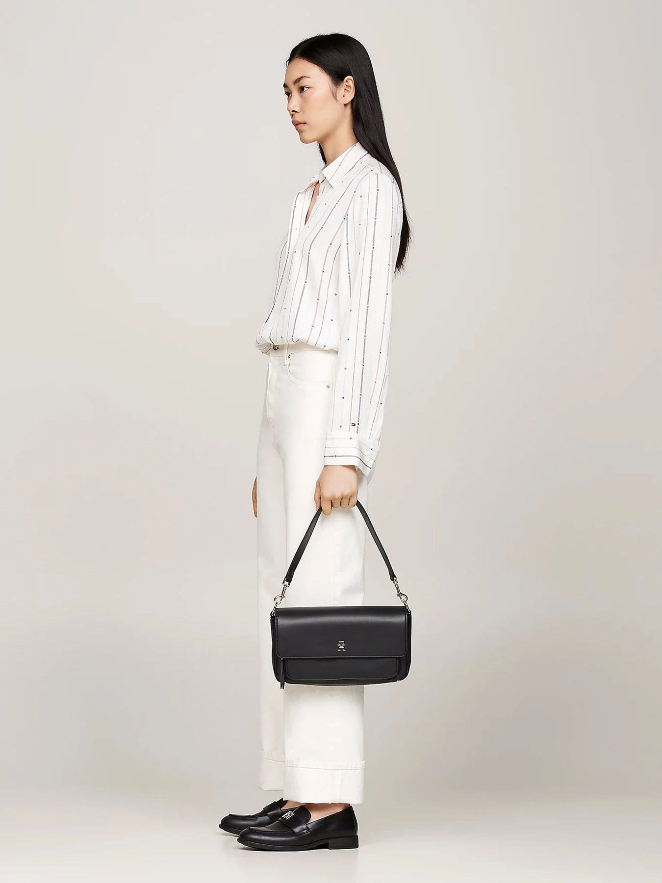 Сумки Tommy Hilfiger модель AW0AW16286-BDS Сумки Tommy Hilfiger модель AW0AW16286-BDS Фото
