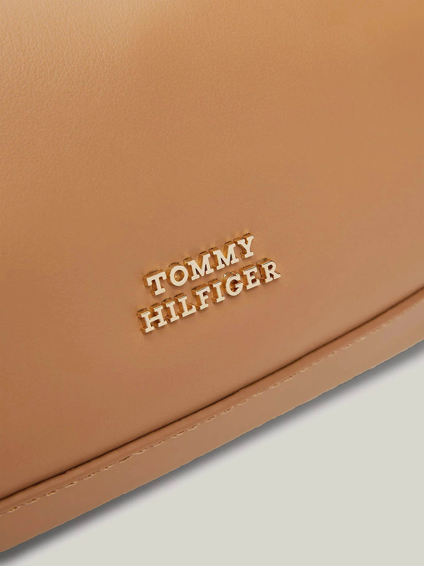 Сумки Tommy Hilfiger модель AW0AW16292-RBL Сумки Tommy Hilfiger модель AW0AW16292-RBL Фото