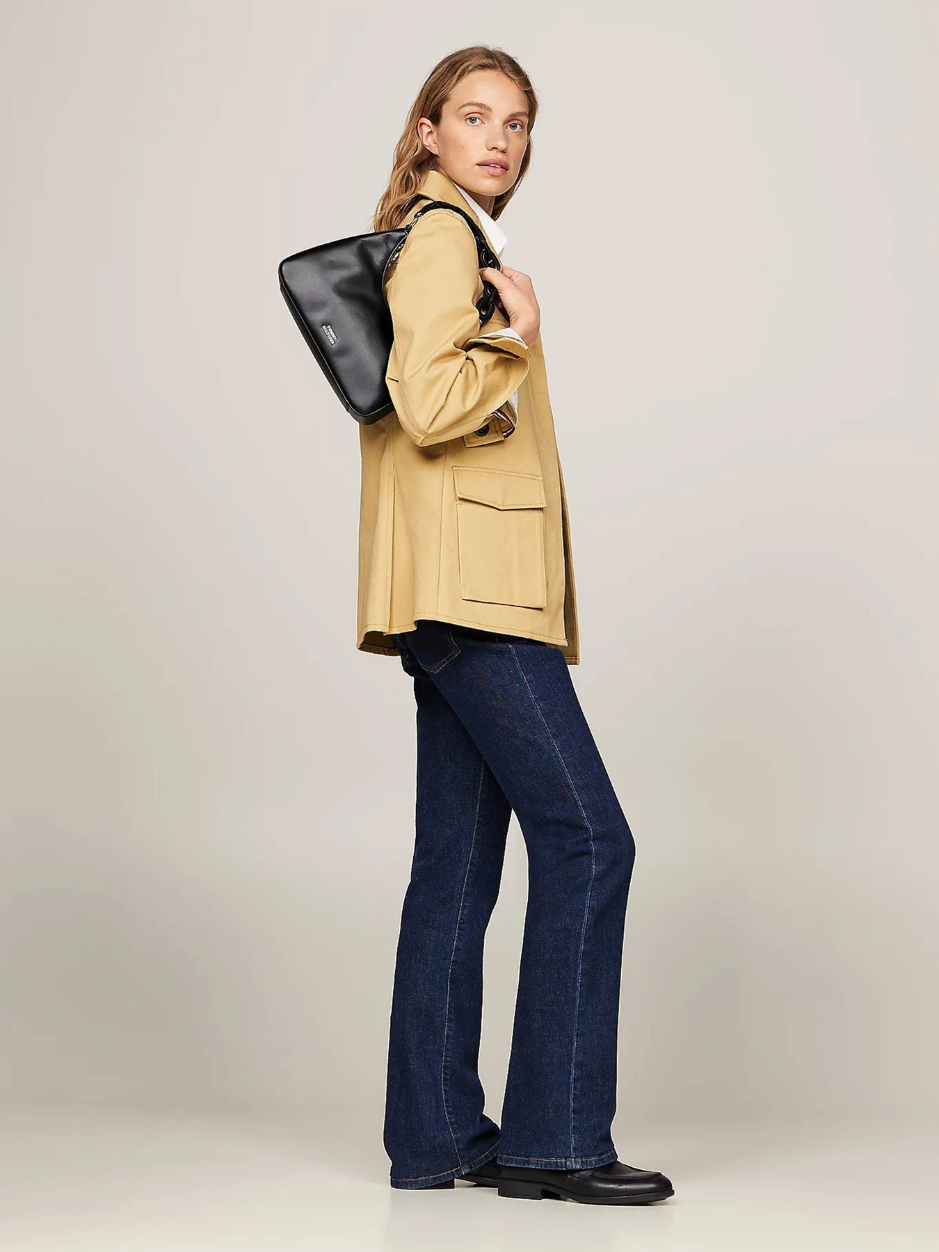 Сумки Tommy Hilfiger модель AW0AW16293-BDS Сумки Tommy Hilfiger модель AW0AW16293-BDS Фото