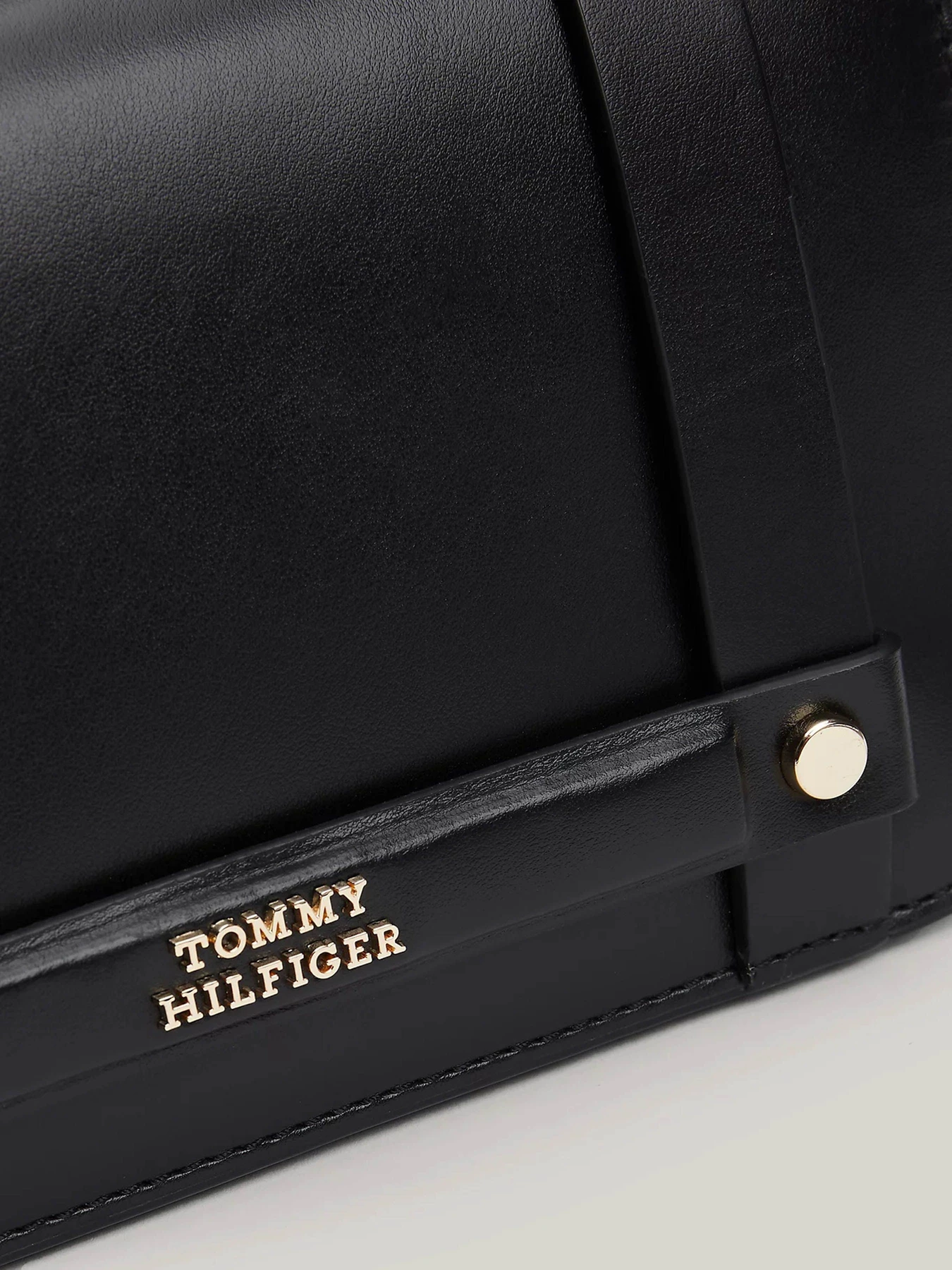 Сумки Tommy Hilfiger модель AW0AW16320-BDS Сумки Tommy Hilfiger модель AW0AW16320-BDS Фото