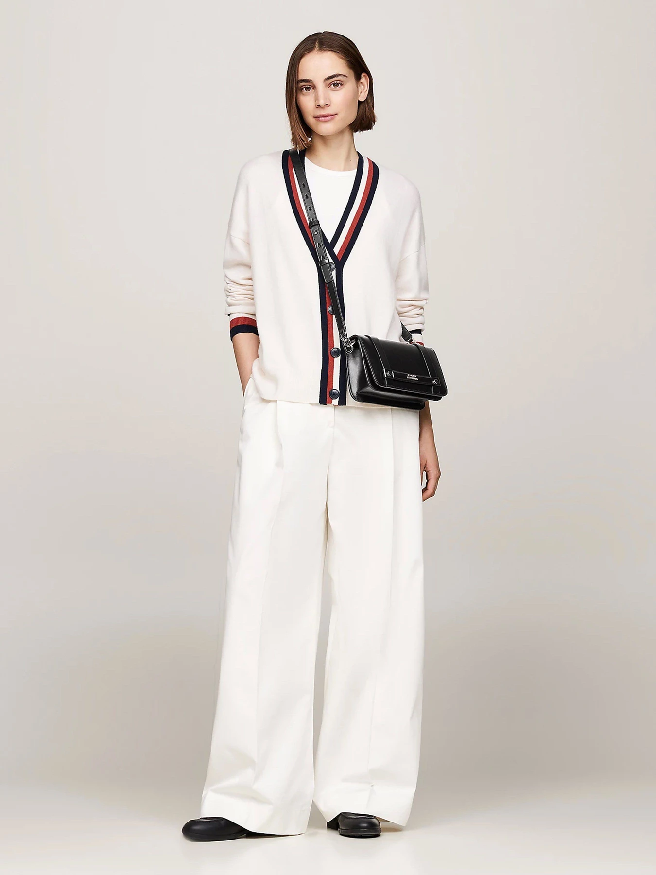 Сумки Tommy Hilfiger модель AW0AW16320-BDS Сумки Tommy Hilfiger модель AW0AW16320-BDS Фото