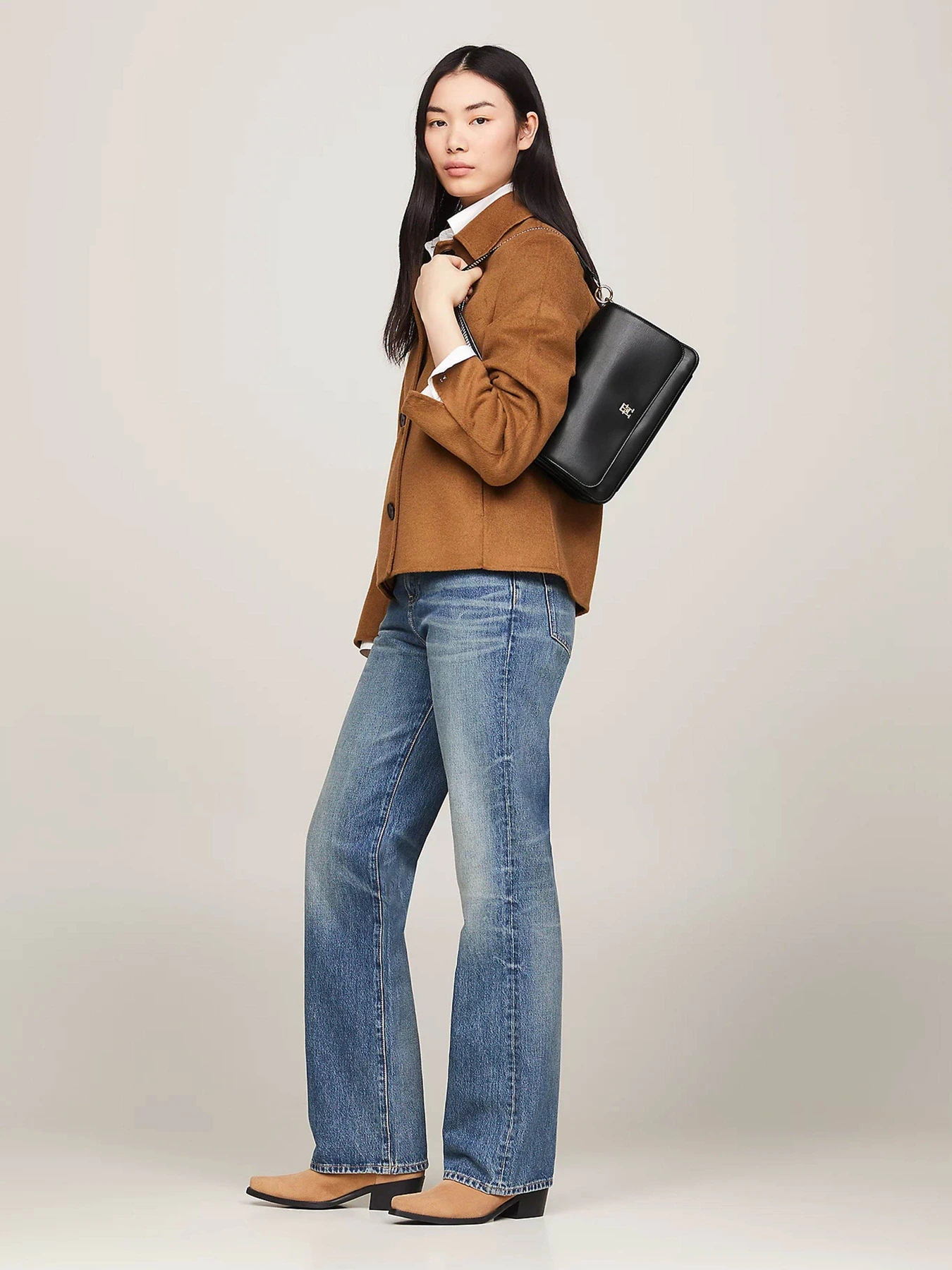 Сумки Tommy Hilfiger модель AW0AW16680-BDS Сумки Tommy Hilfiger модель AW0AW16680-BDS Фото