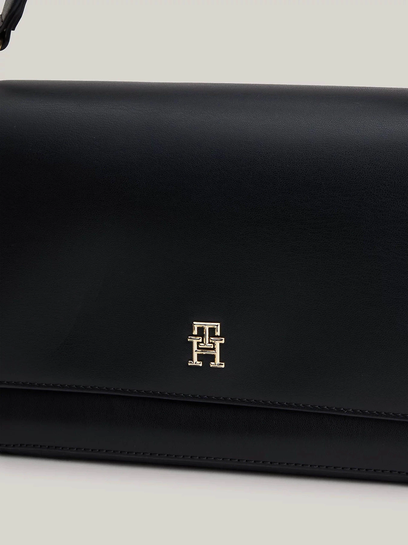 Сумки Tommy Hilfiger модель AW0AW16683-DW6 Сумки Tommy Hilfiger модель AW0AW16683-DW6 Фото