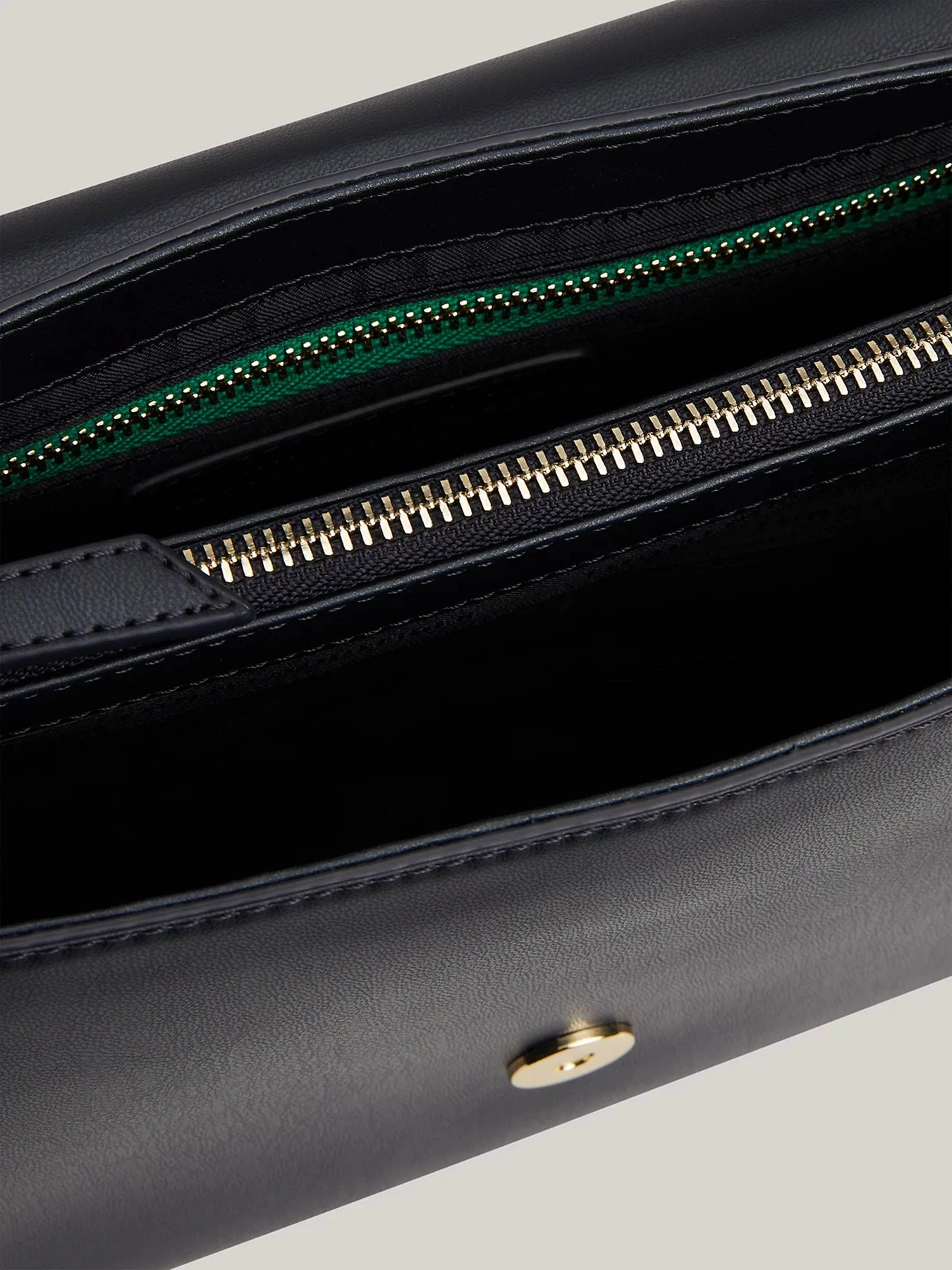 Сумки Tommy Hilfiger модель AW0AW16683-DW6 Сумки Tommy Hilfiger модель AW0AW16683-DW6 Фото