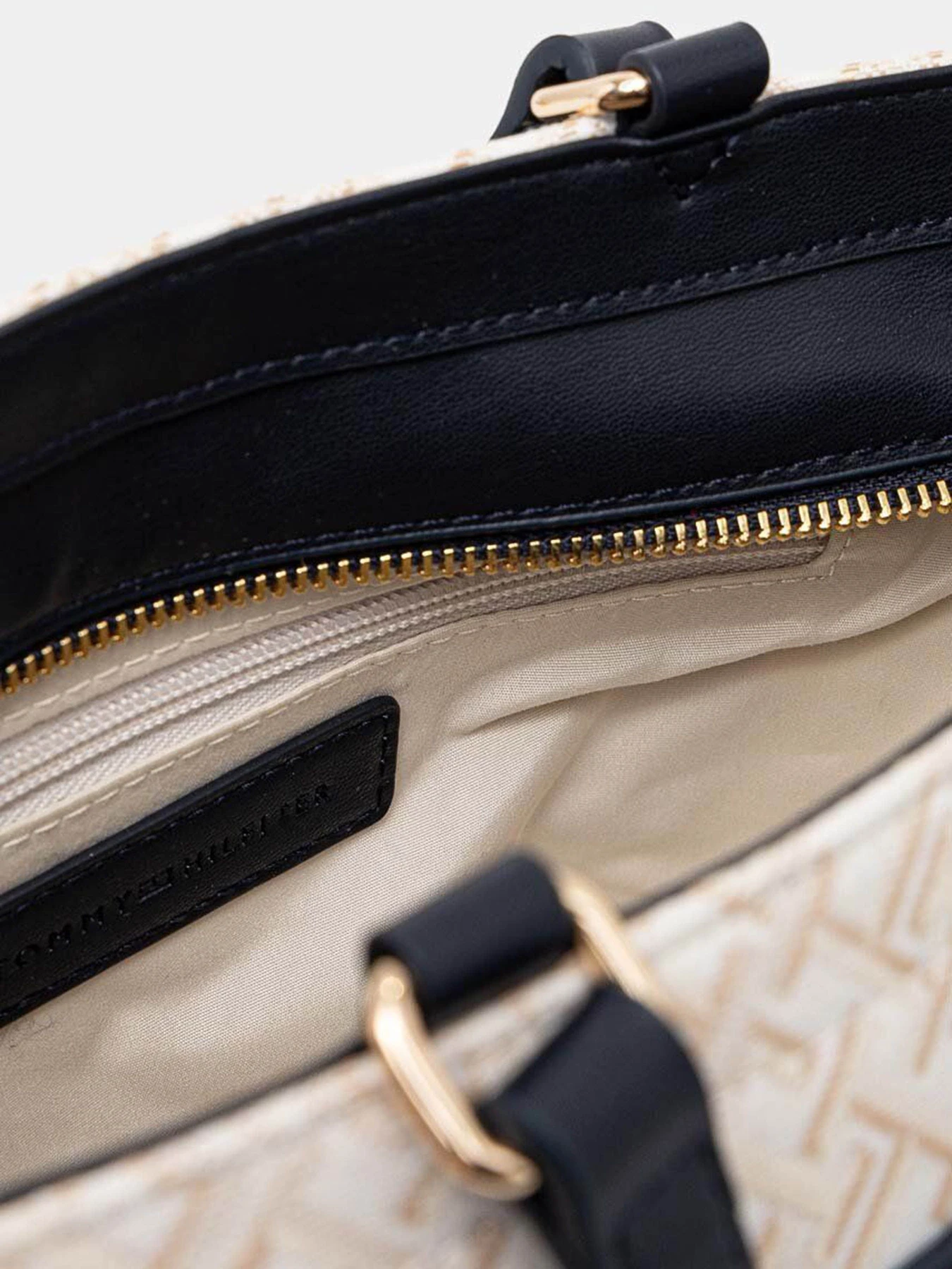 Сумки Tommy Hilfiger модель AW0AW16707-DW6 Сумки Tommy Hilfiger модель AW0AW16707-DW6 Фото