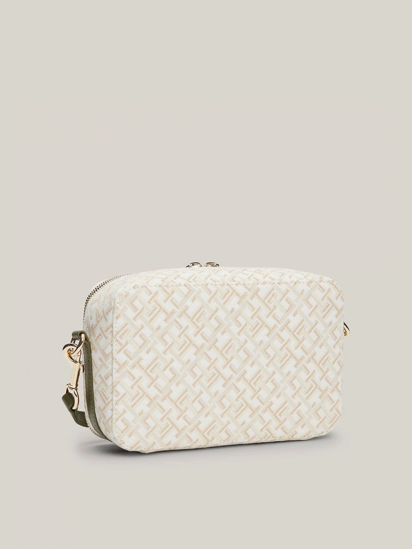 Сумки Tommy Hilfiger модель AW0AW16710-0H7 Сумки Tommy Hilfiger модель AW0AW16710-0H7 Фото
