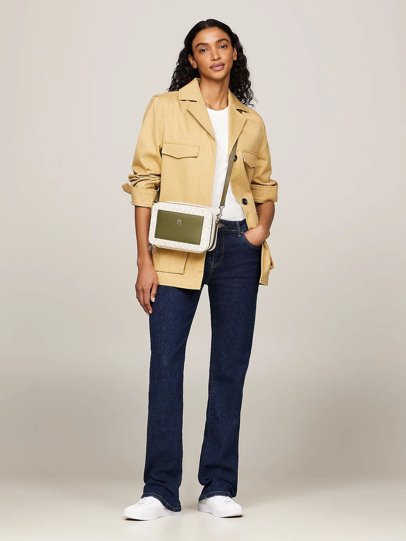 Сумки Tommy Hilfiger модель AW0AW16710-0H7 Сумки Tommy Hilfiger модель AW0AW16710-0H7 Фото