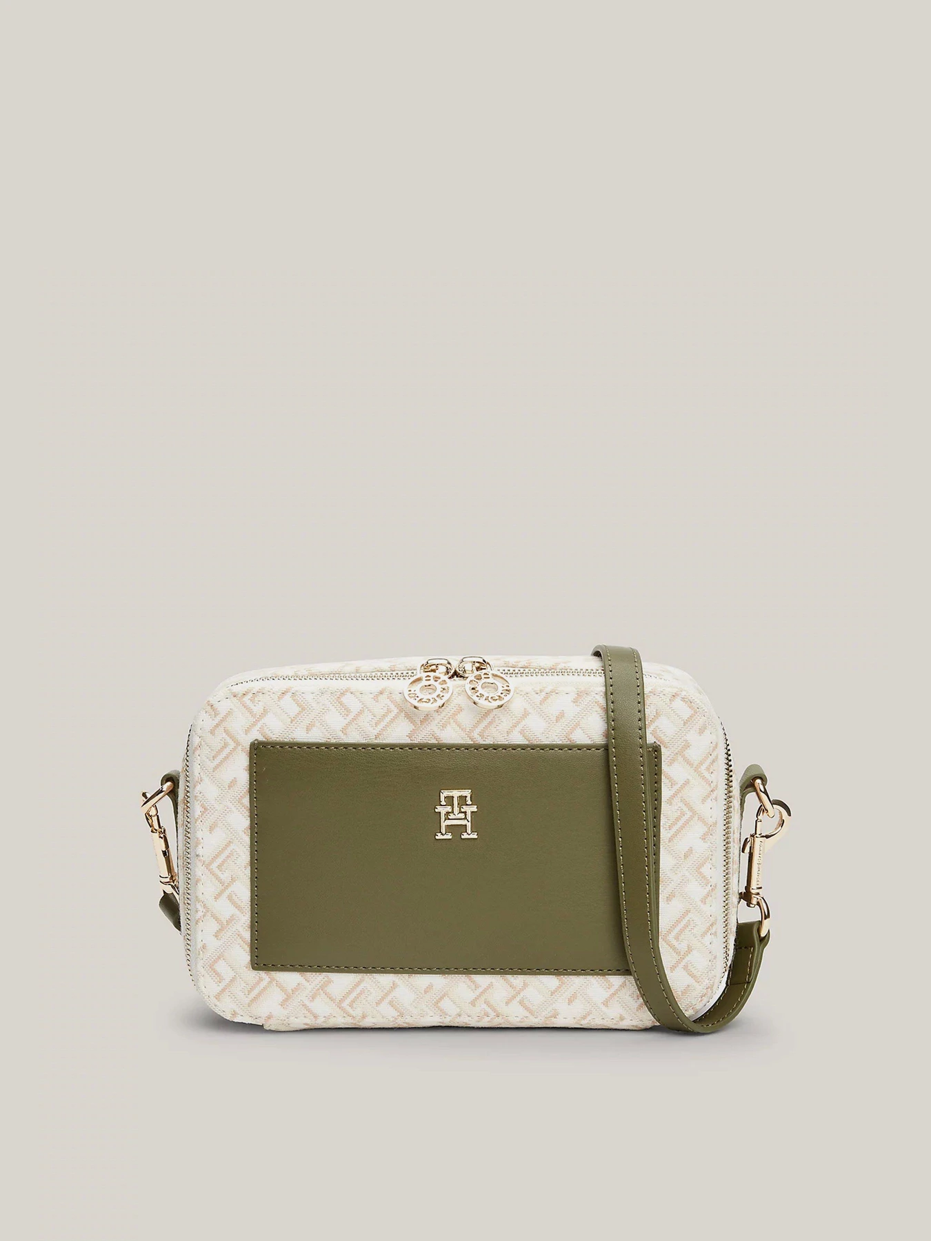 Сумки Tommy Hilfiger модель AW0AW16710-0H7 Сумки Tommy Hilfiger модель AW0AW16710-0H7 Фото